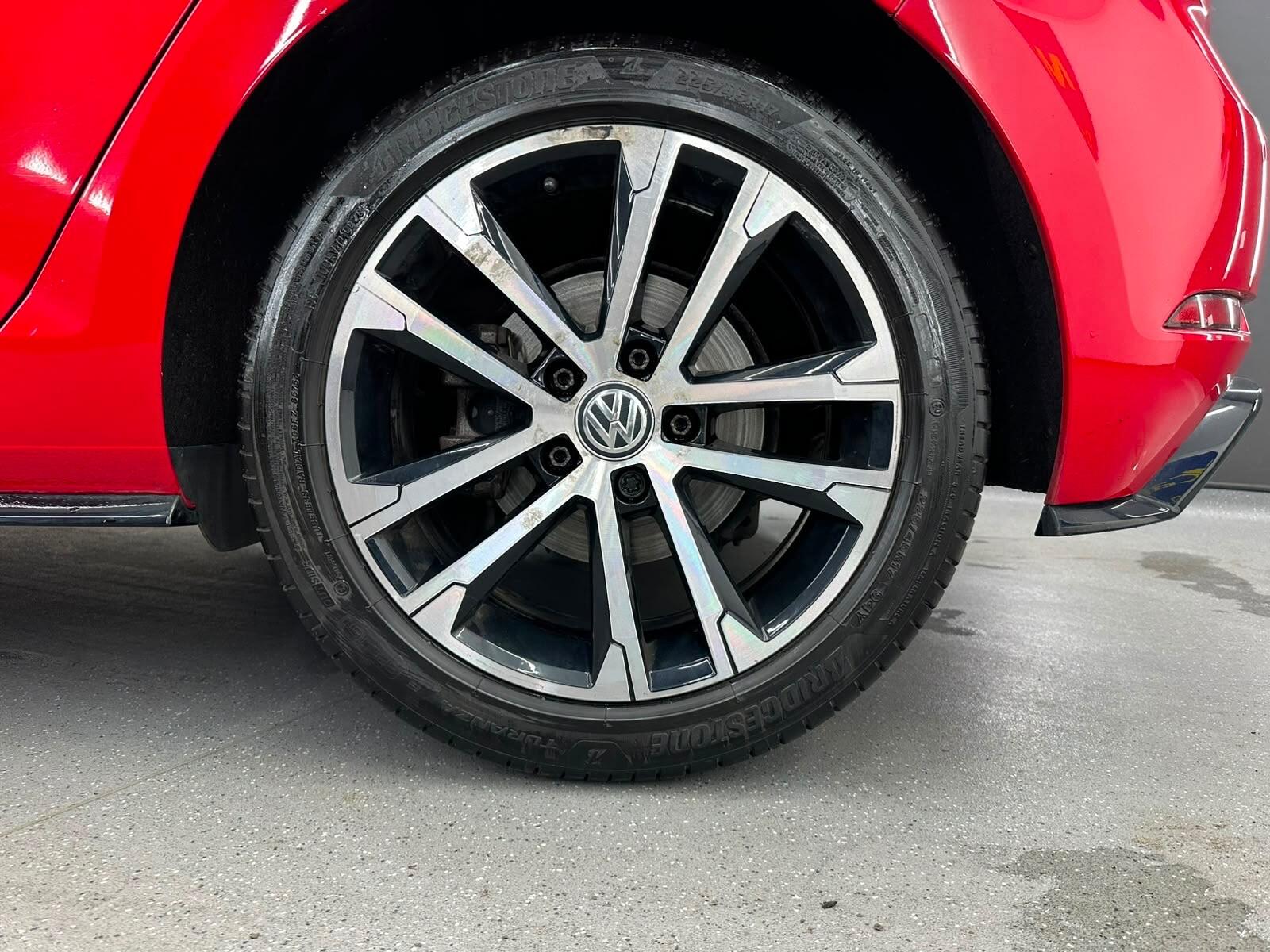 Volkswagen Golf view 18