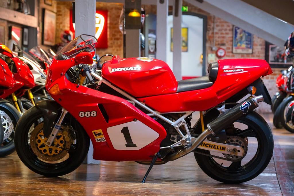 Ducati 888 view 2