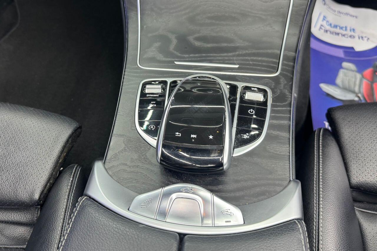 Mercedes-Benz C-Class view 24