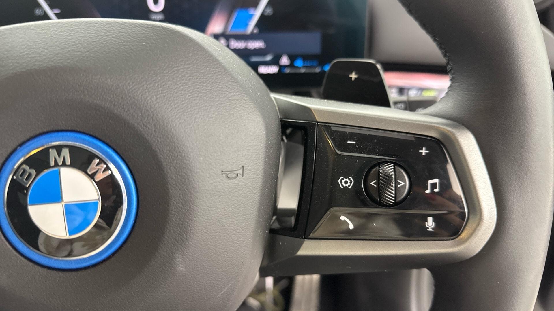 BMW 5 Series view 19