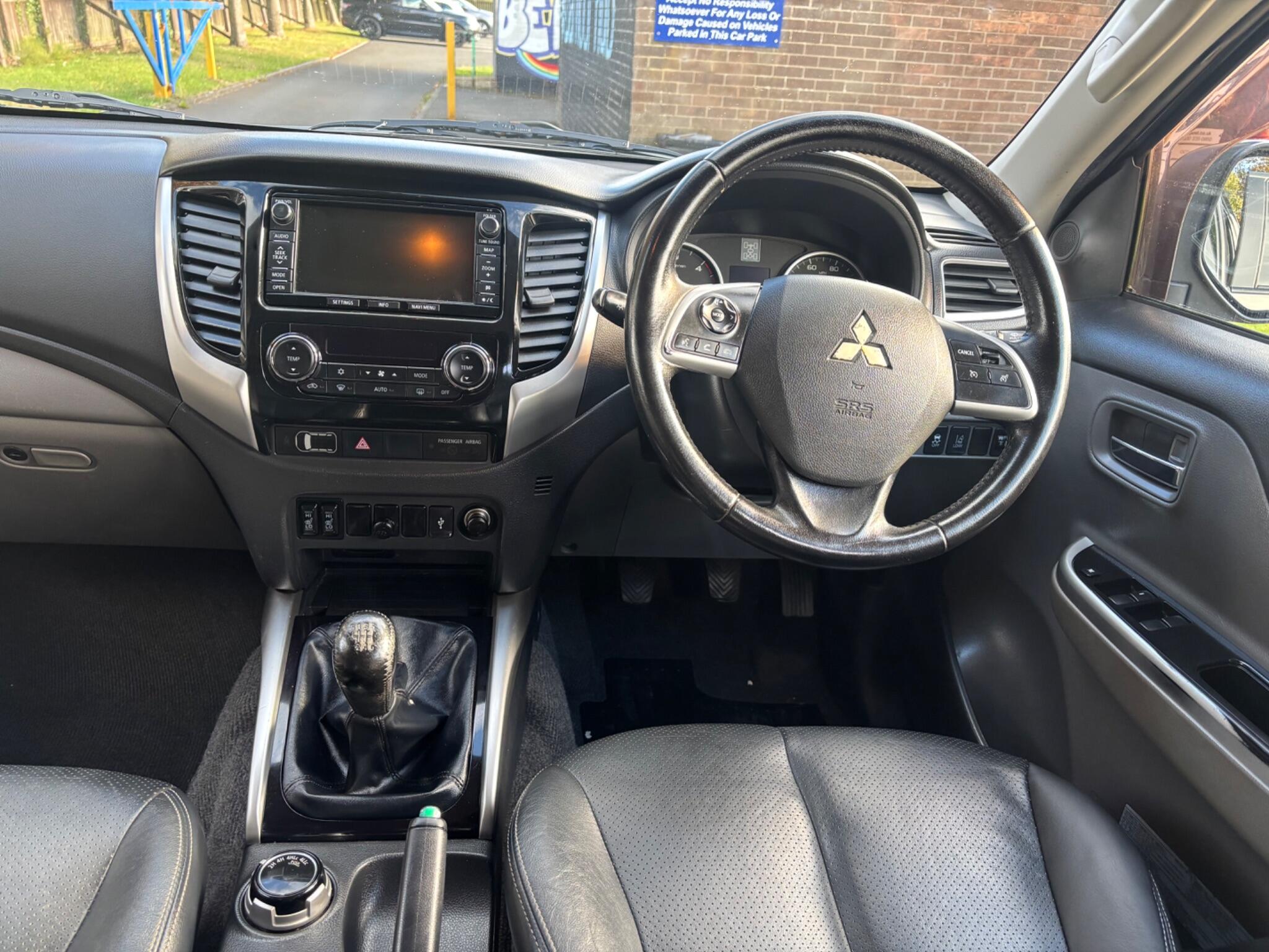 Mitsubishi L200 view 10
