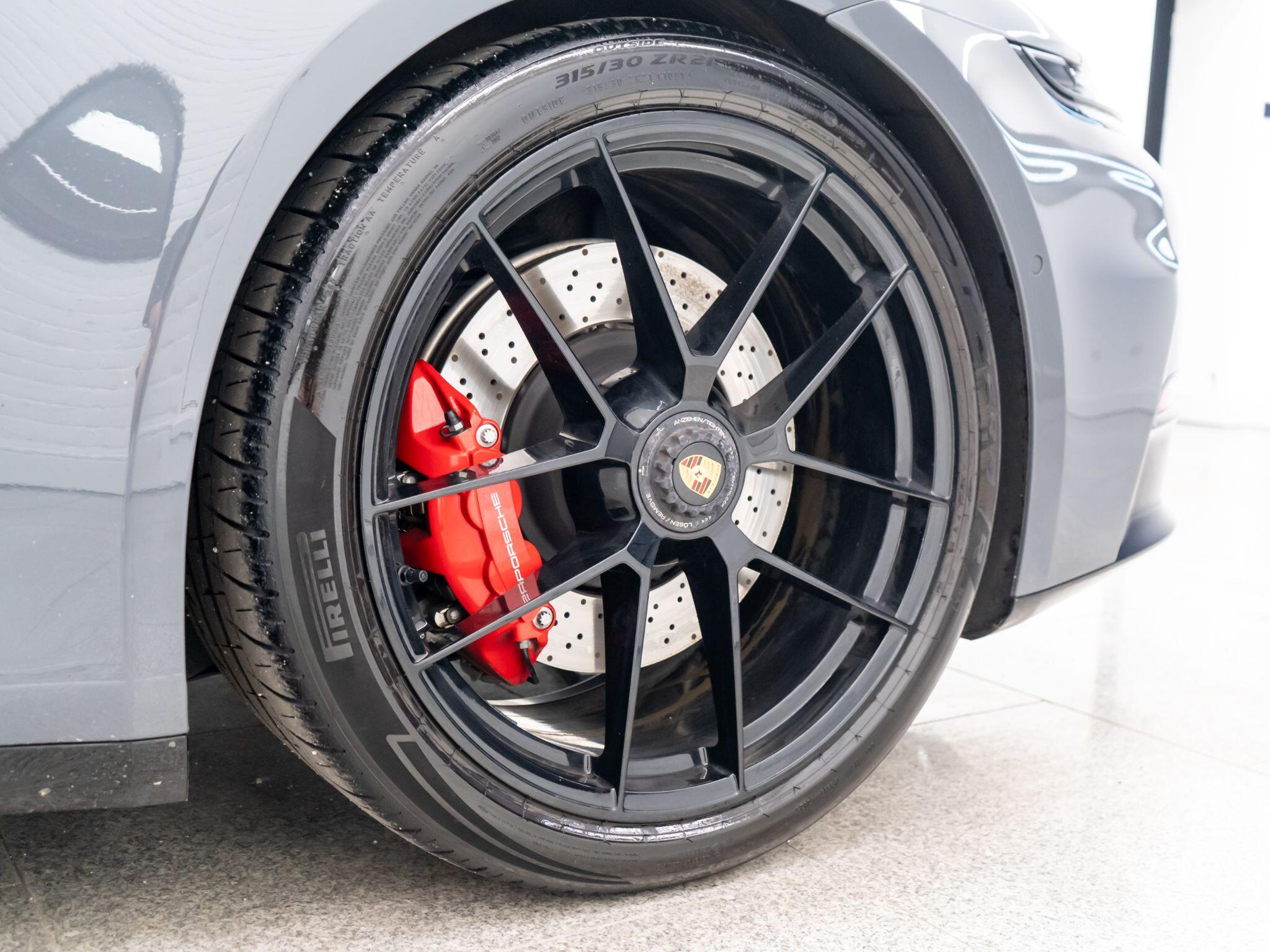 Porsche 911 view 27