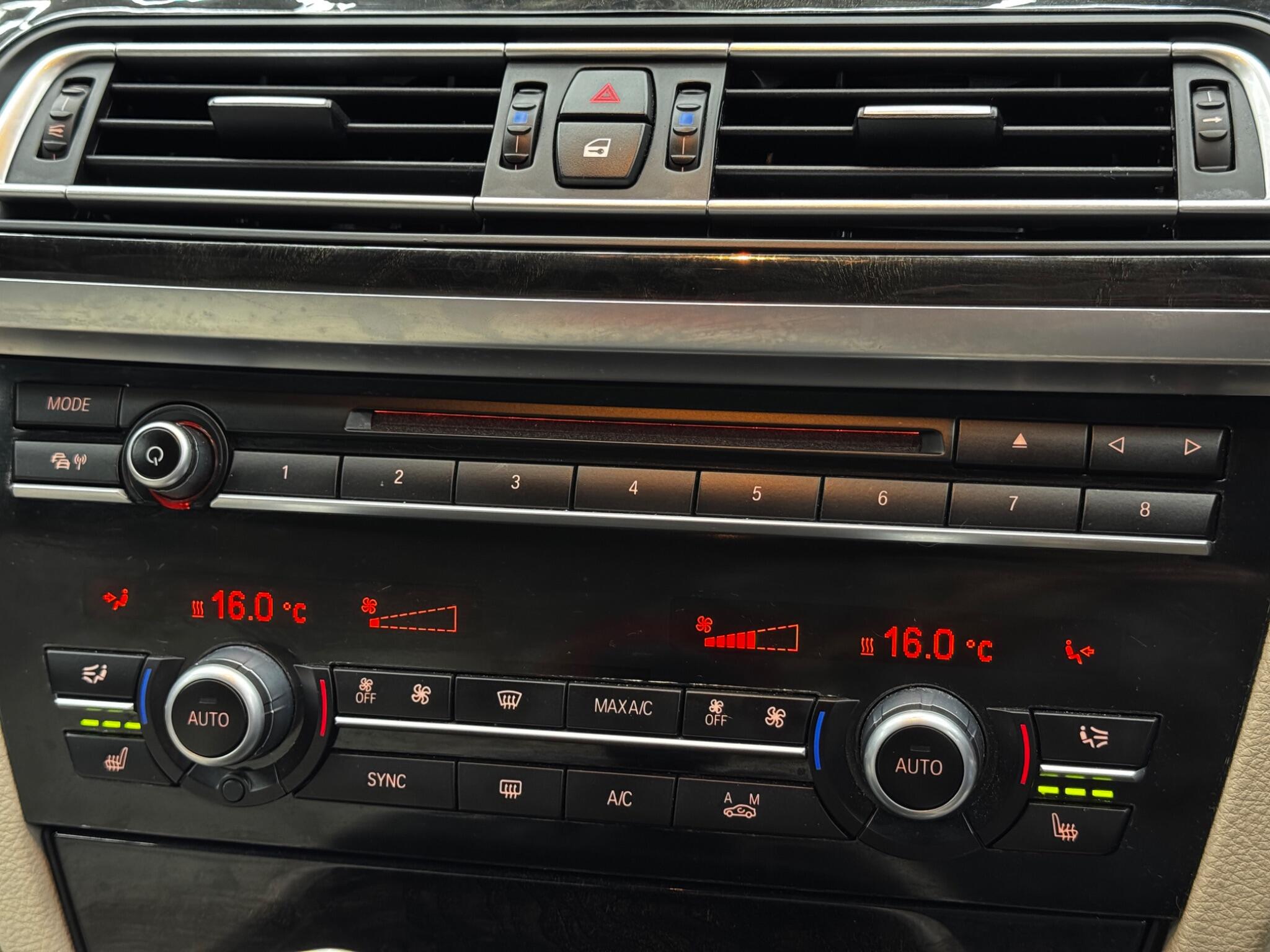 BMW 7 Series view 29
