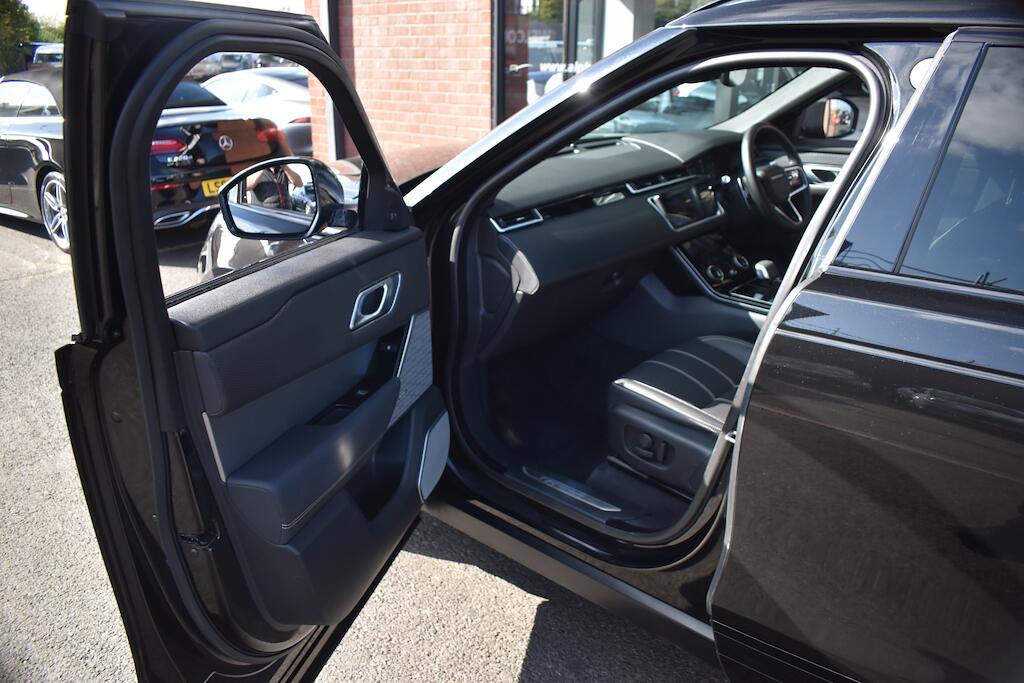 Land Rover Range Rover Velar view 37