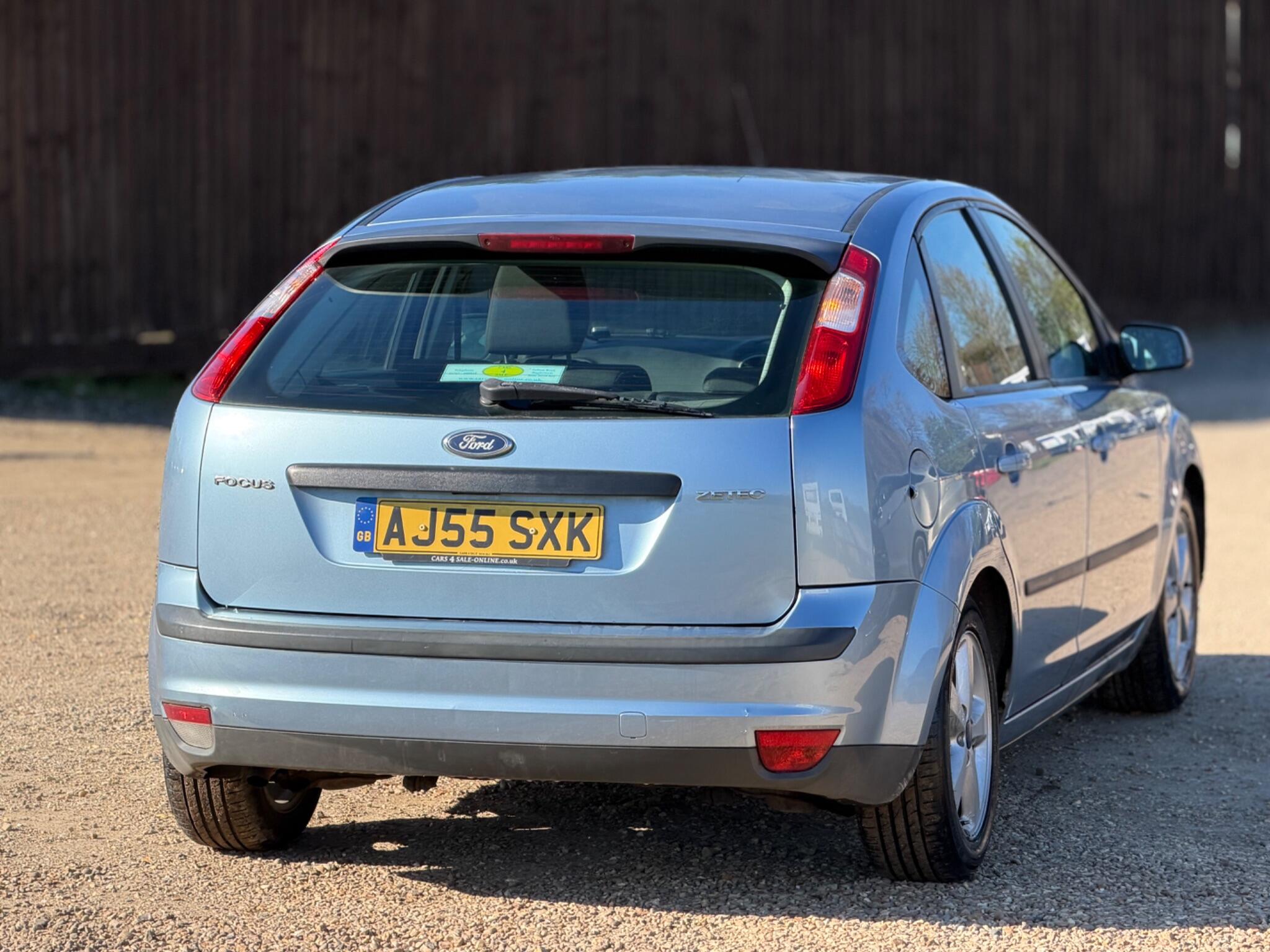 2006 Ford Focus 1.6 Zetec Climate 5dr image 12