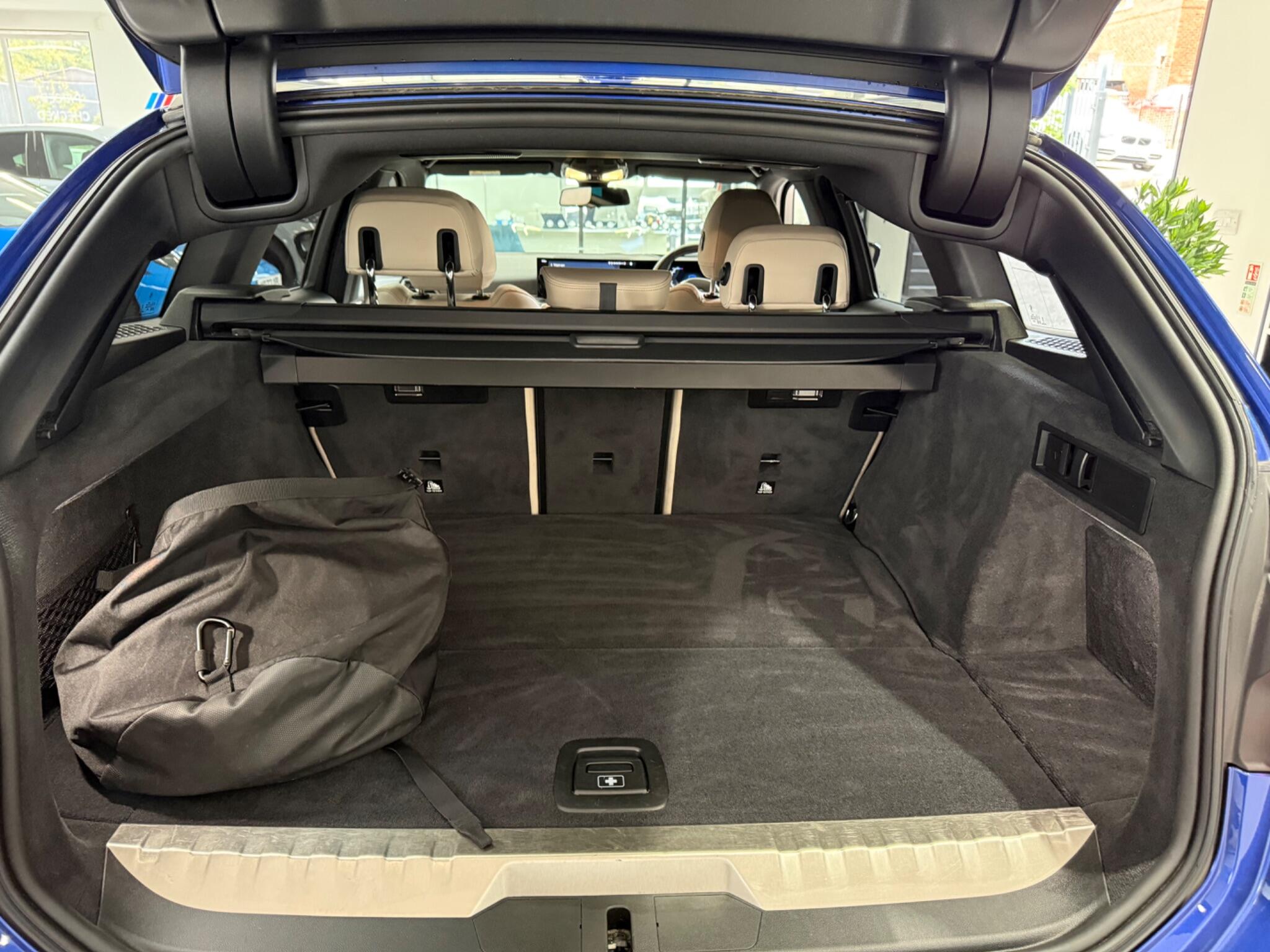 BMW 3 Series view 43