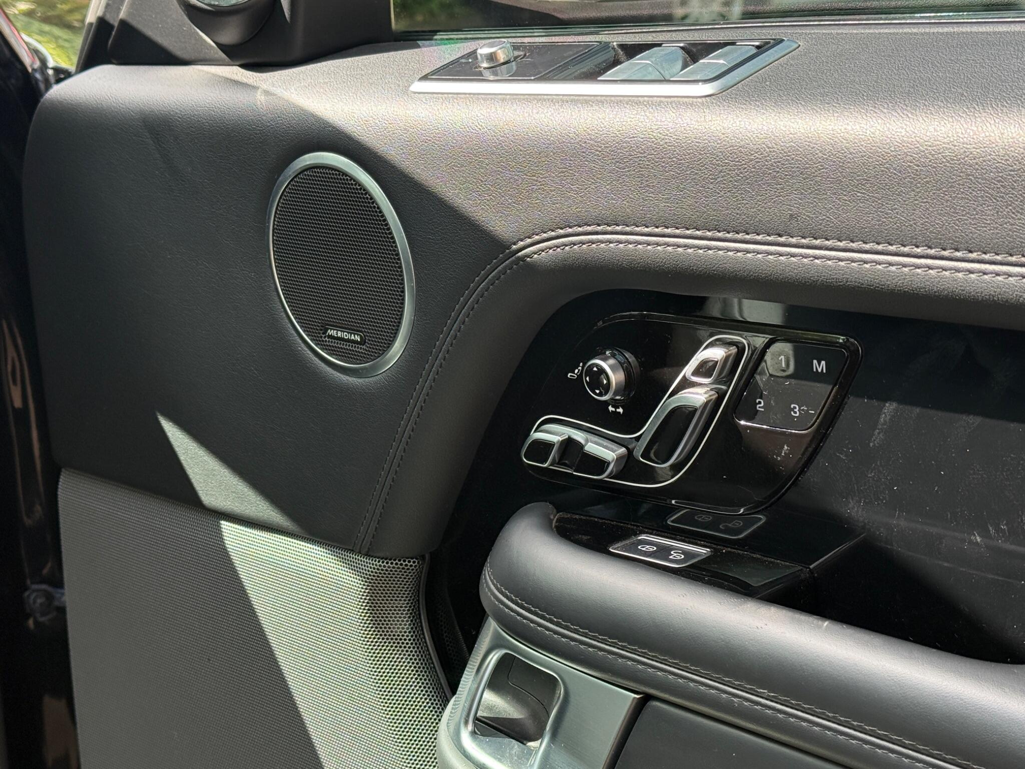 Land Rover Range Rover view 13