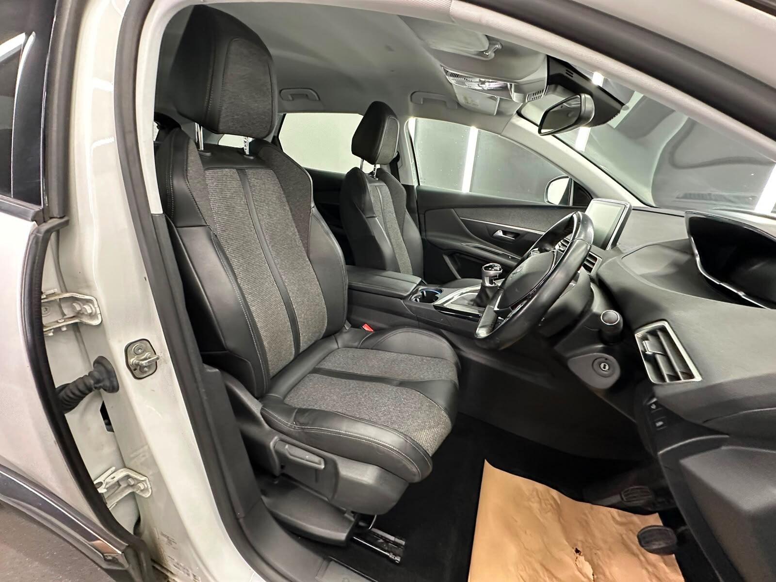 Peugeot 3008 view 21