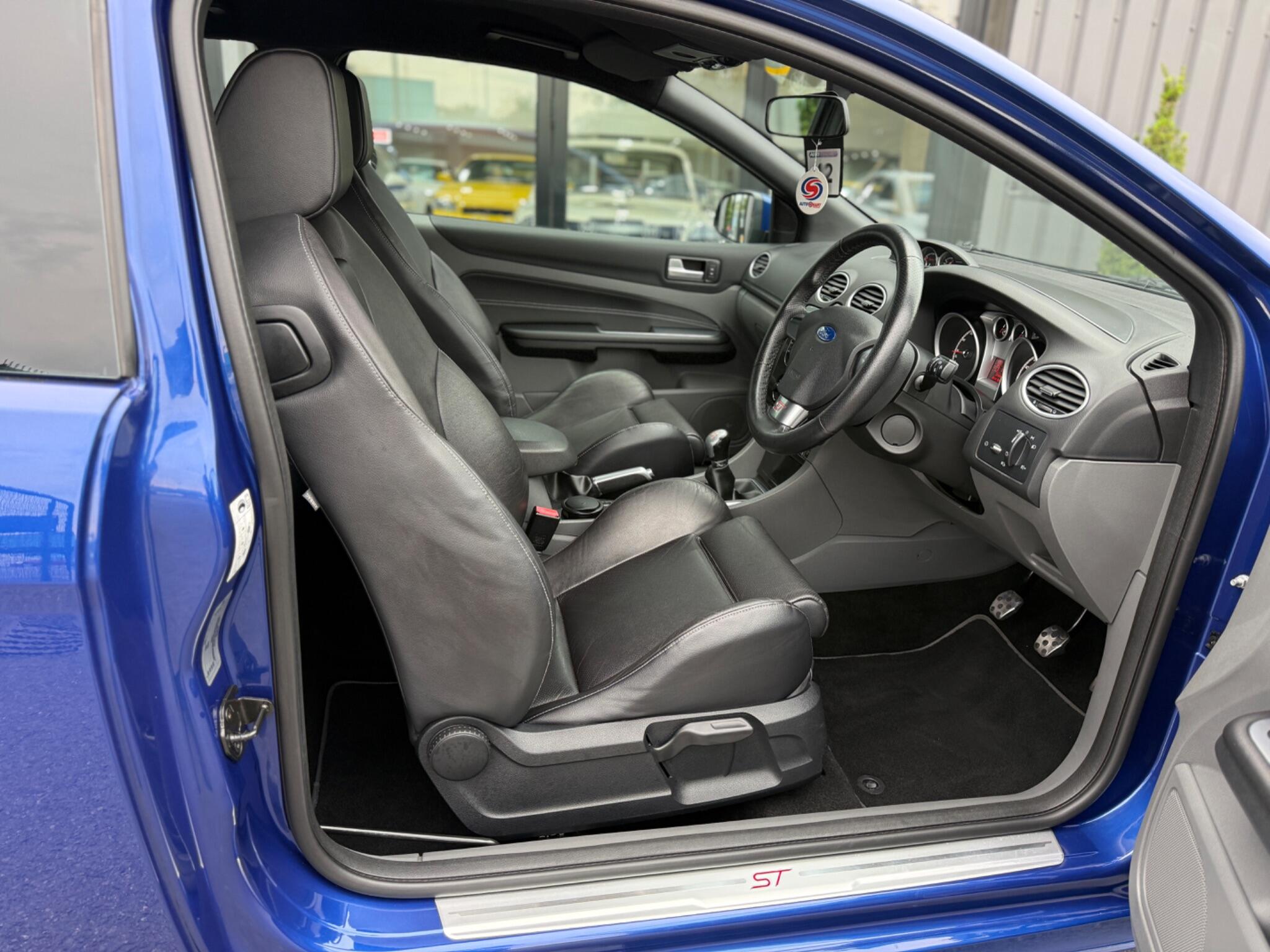 Ford Focus view 8