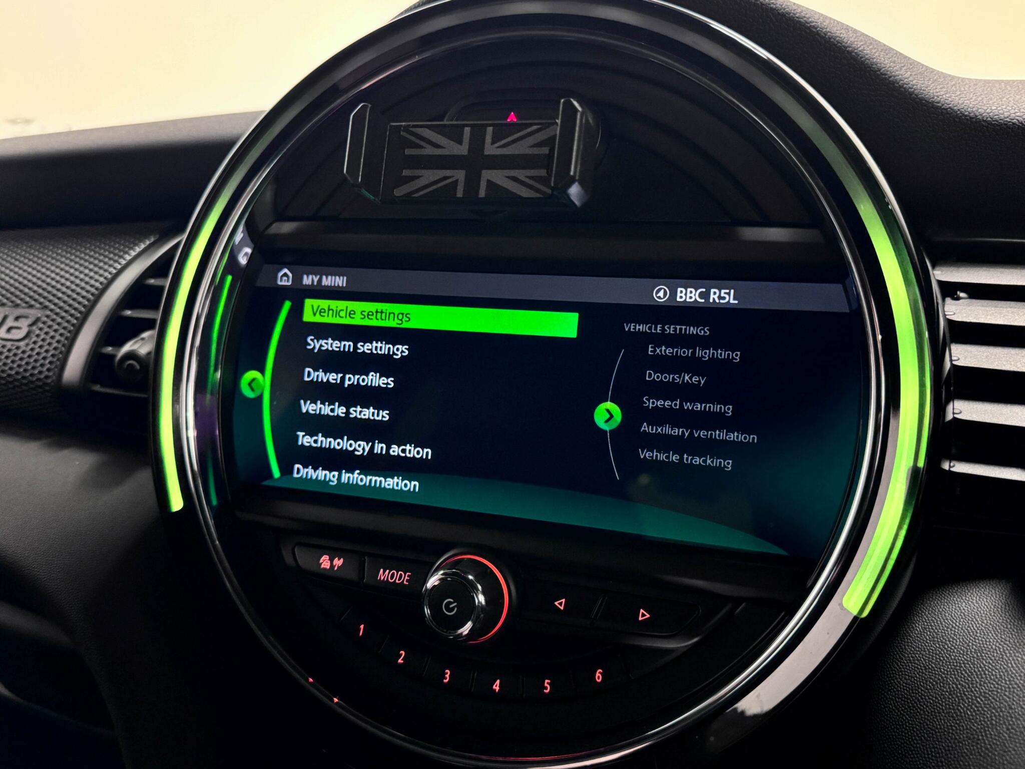 Mini Hatch view 48