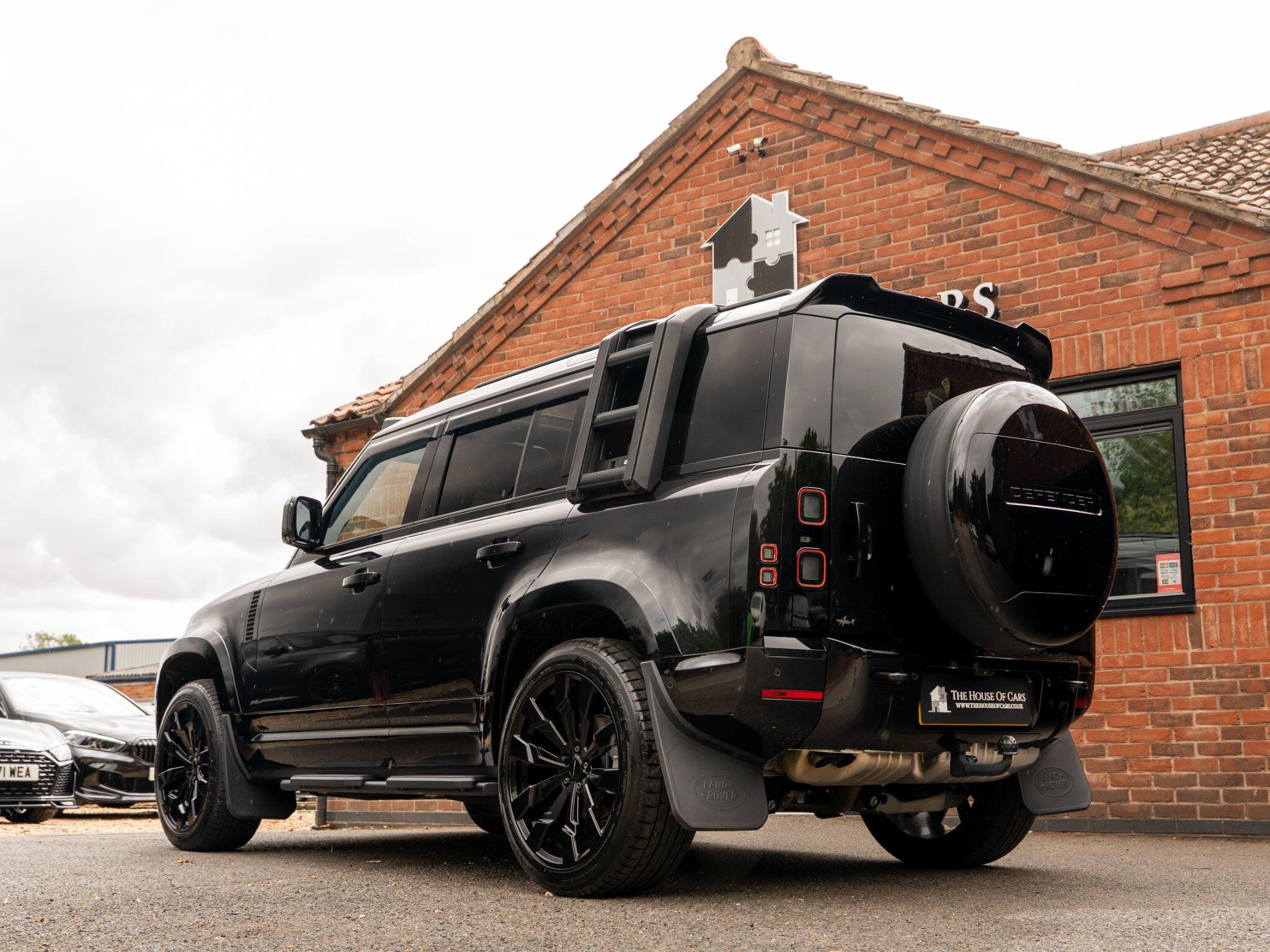 Land Rover Defender 110 view 11