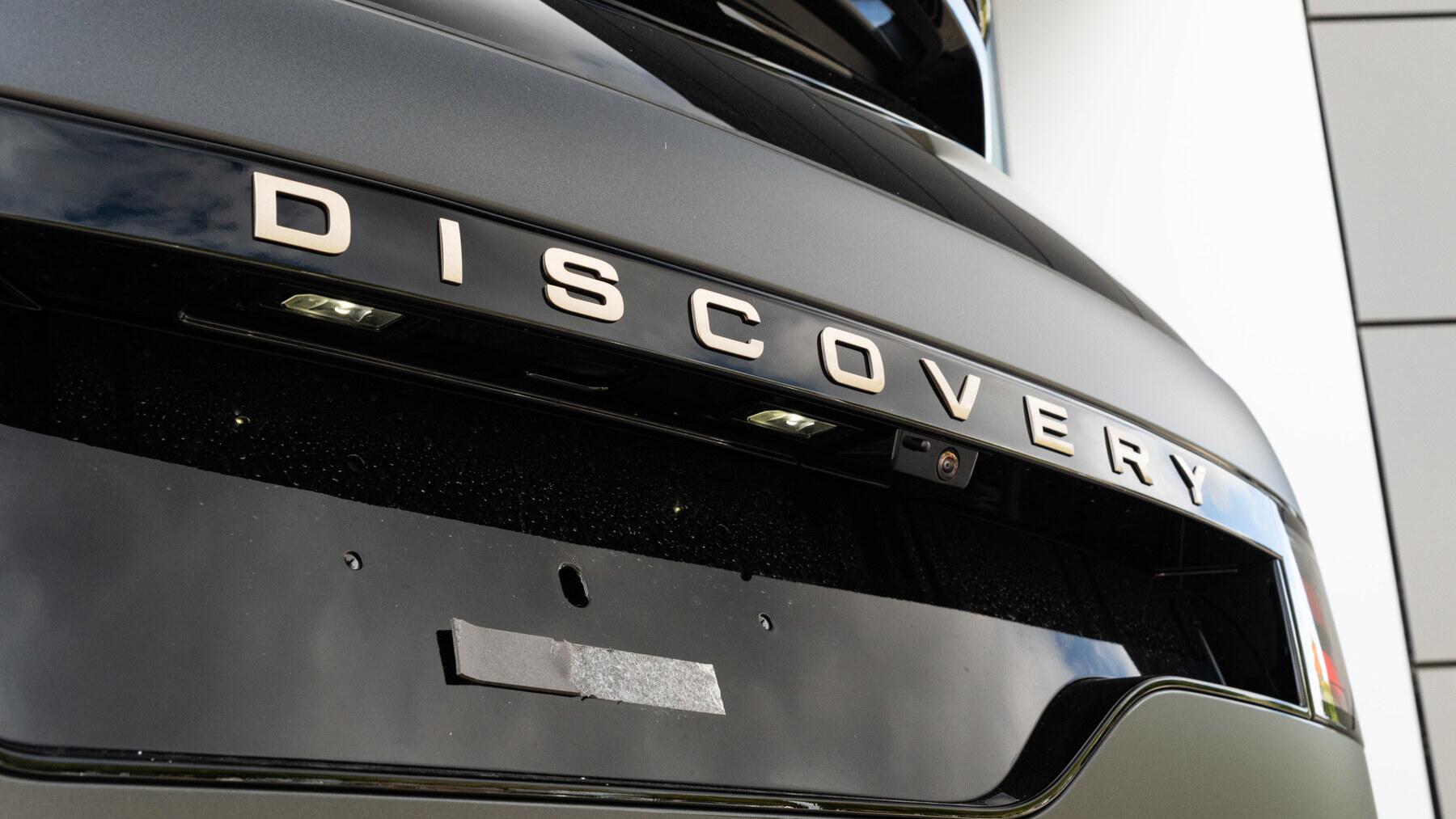 Land Rover Discovery view 100