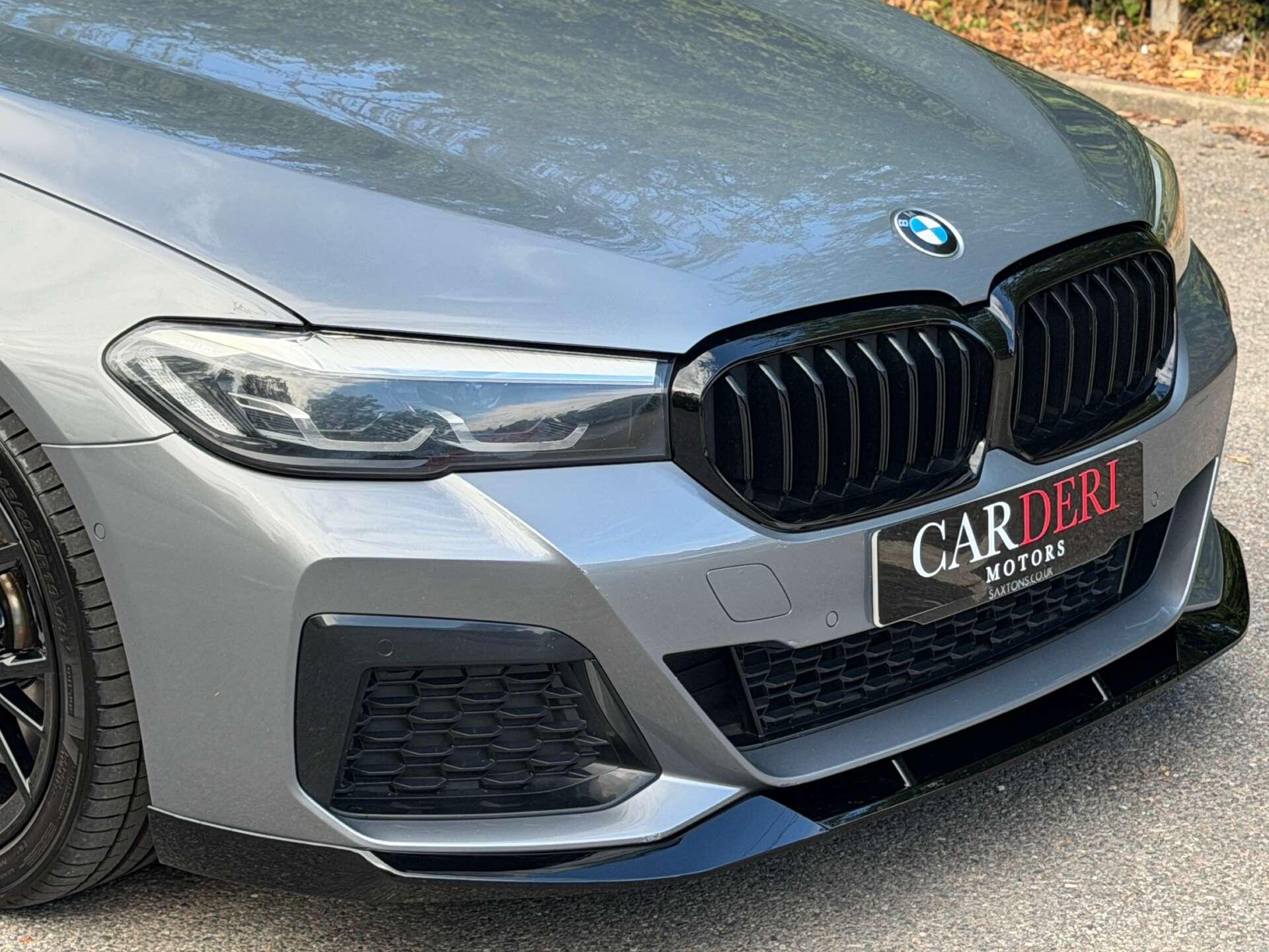 BMW 5 Series view 8