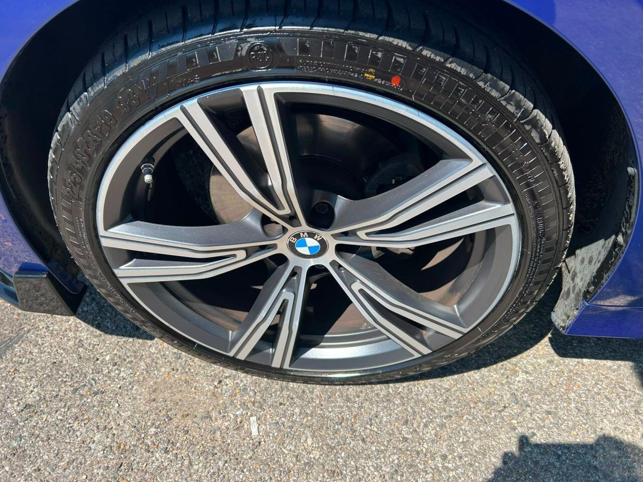 BMW 3 Series view 9