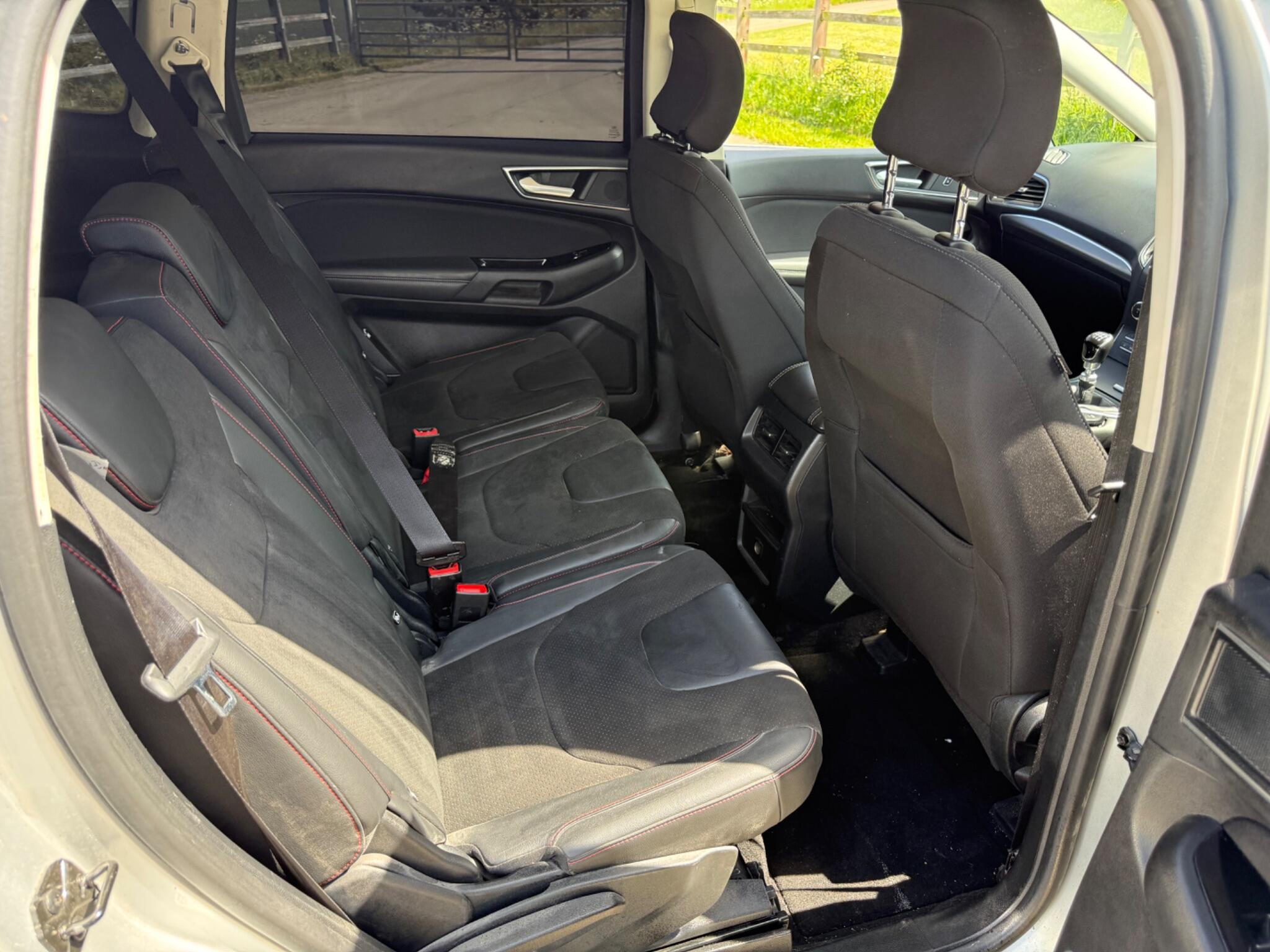 Ford S-Max 2.0 TDCi Titanium Euro 6 (s/s) 5dr — photo 35 of 102