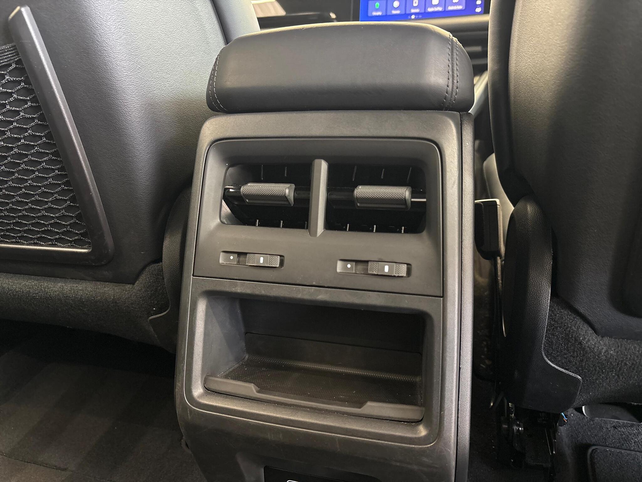 Porsche Macan view 43