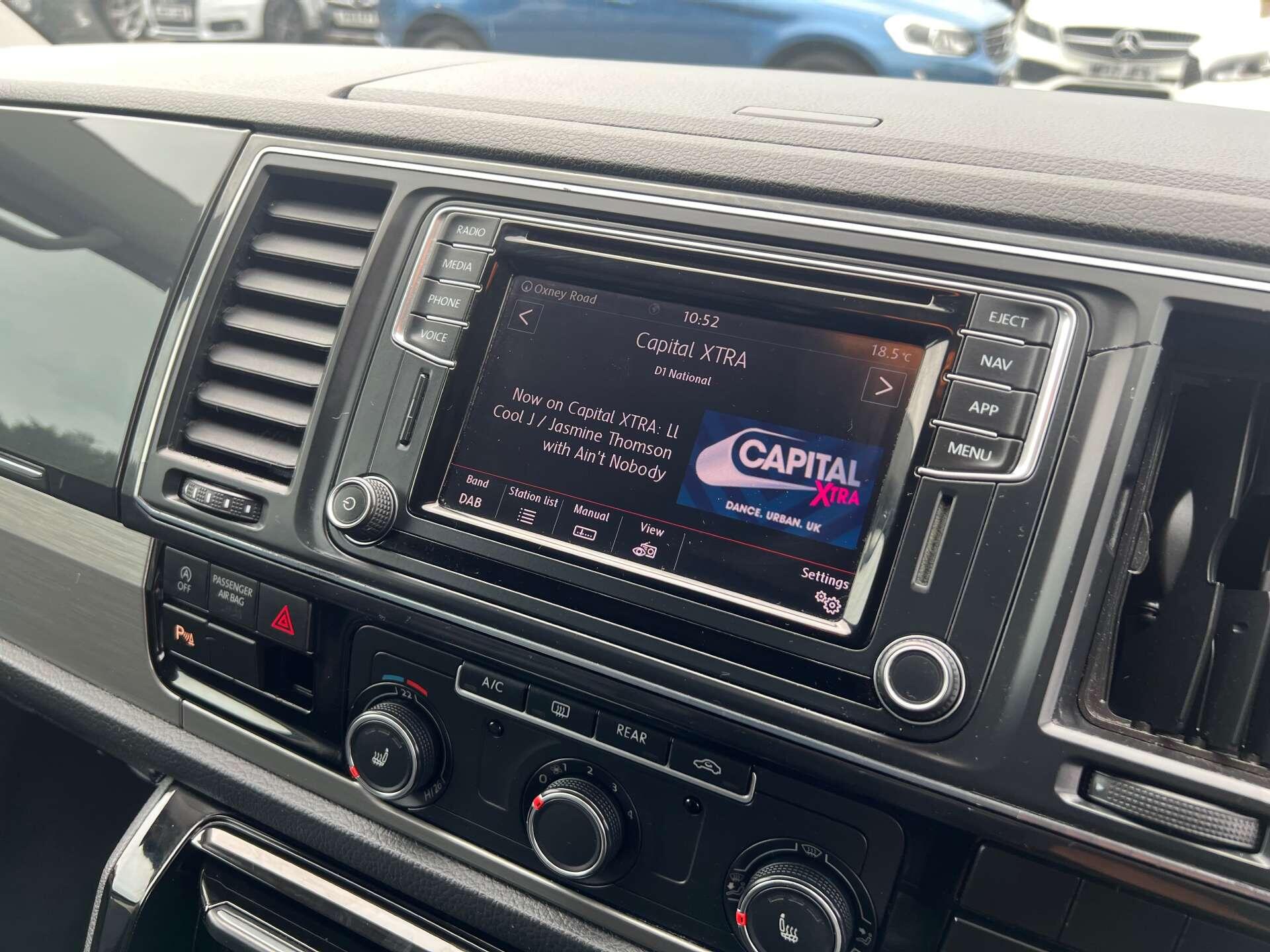 Volkswagen Caravelle view 21