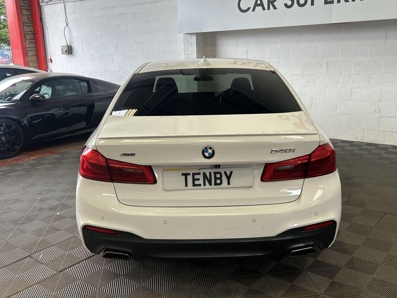 BMW 5 Series view 9