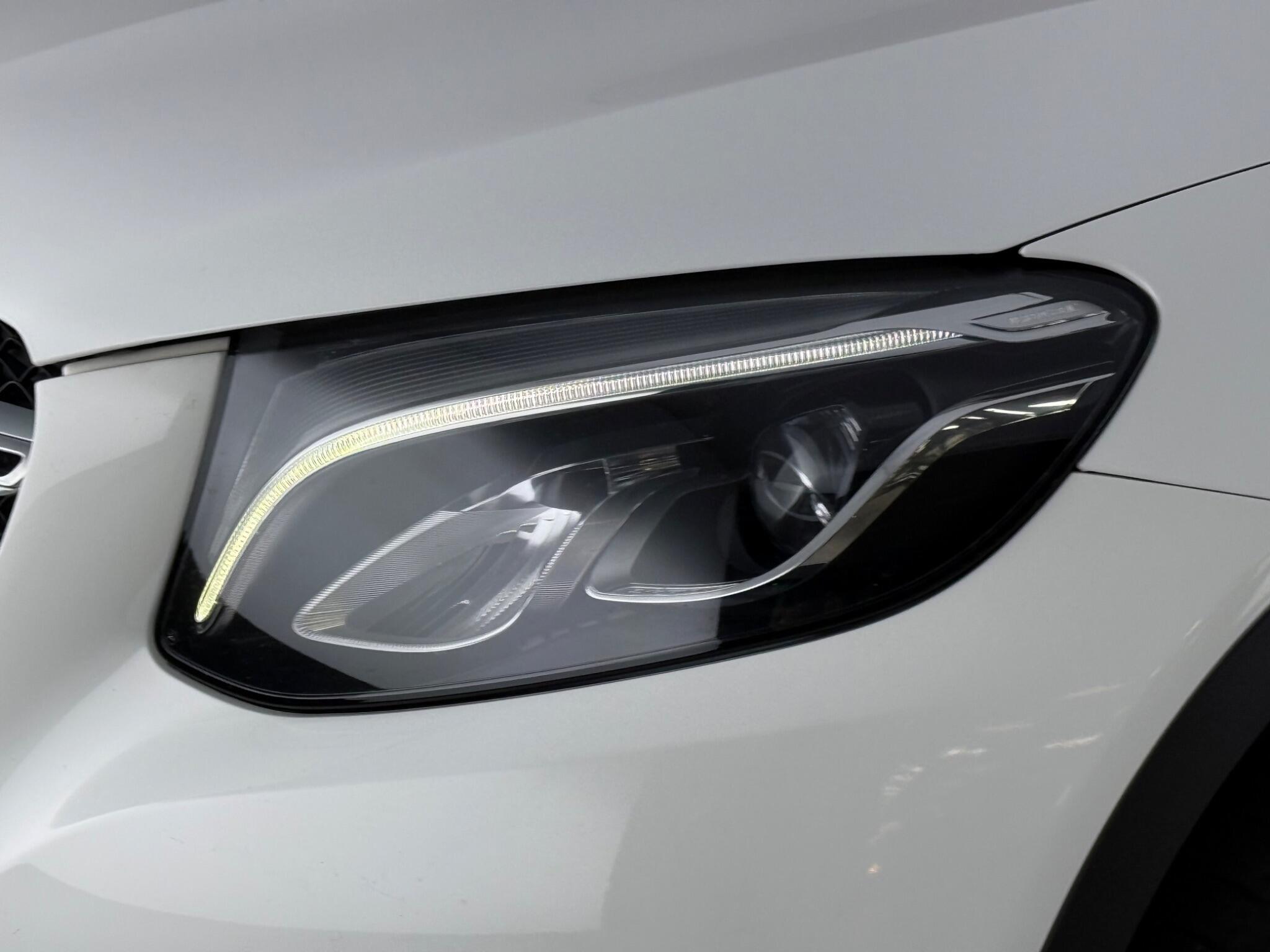 Mercedes-Benz GLC view 12