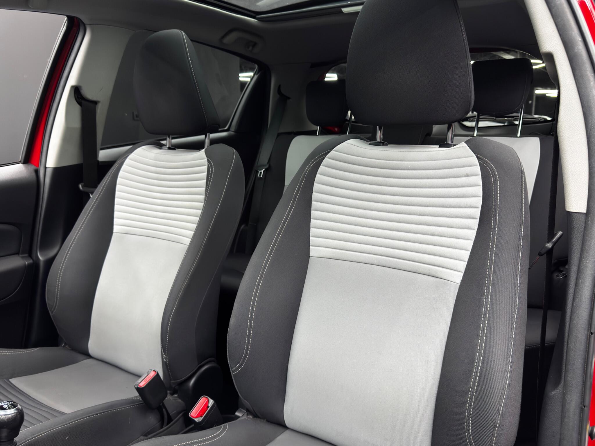 Toyota Yaris view 14