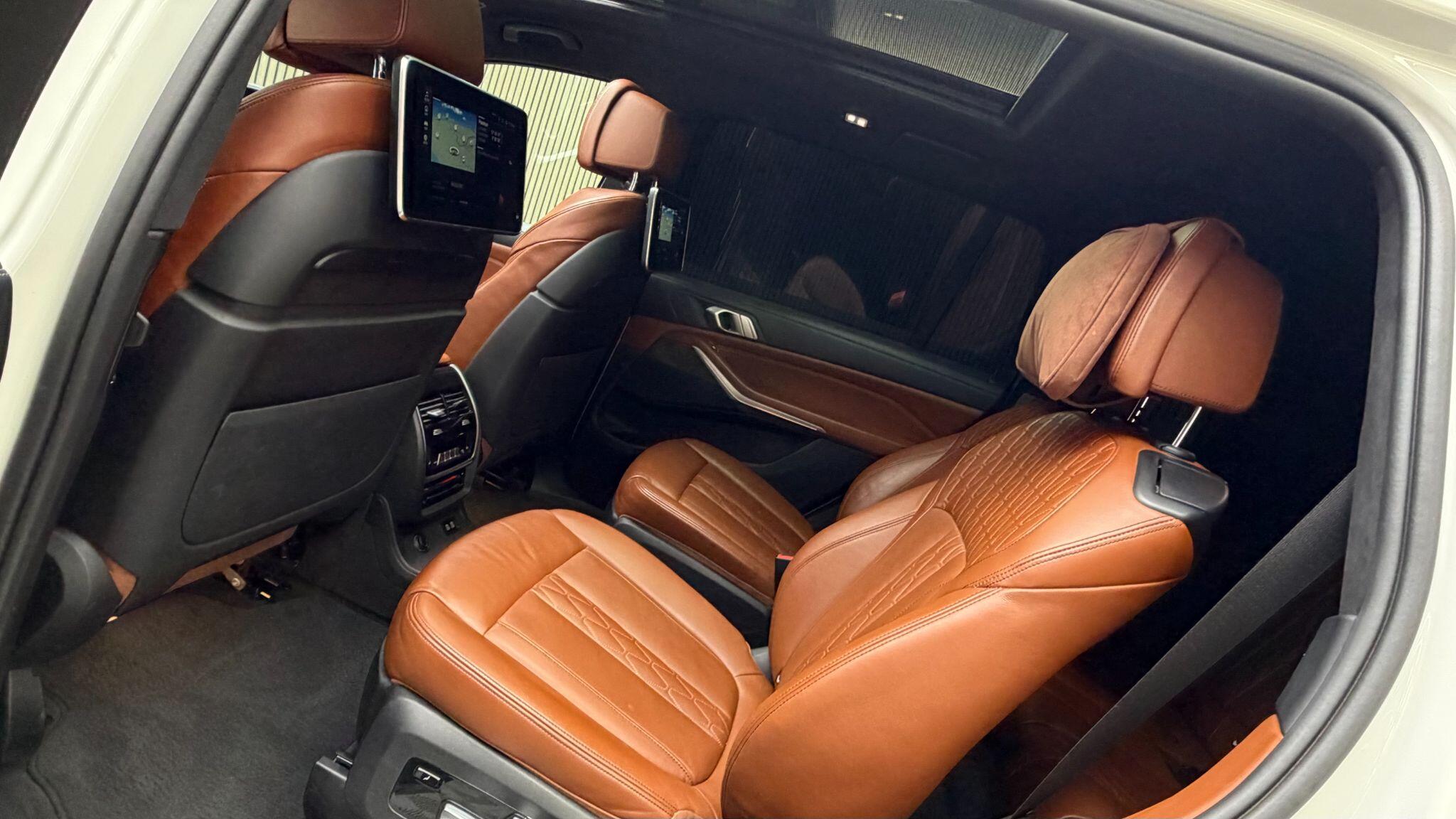BMW X7 view 13