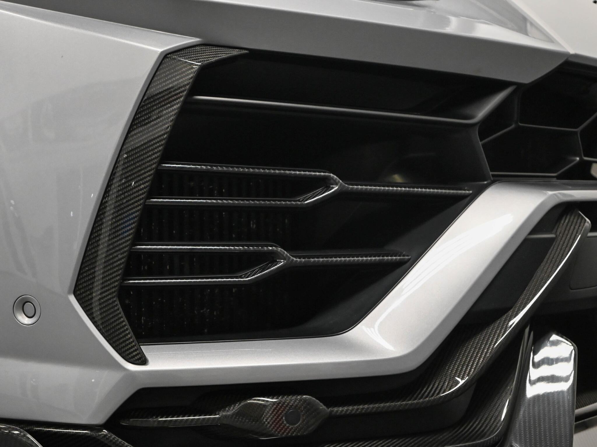 Lamborghini Urus view 31