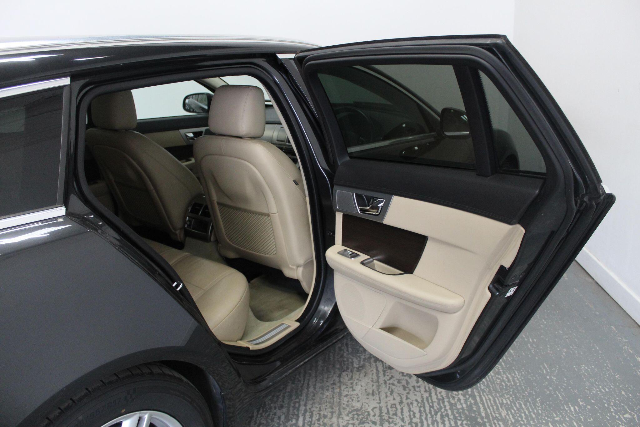 Jaguar XF view 29
