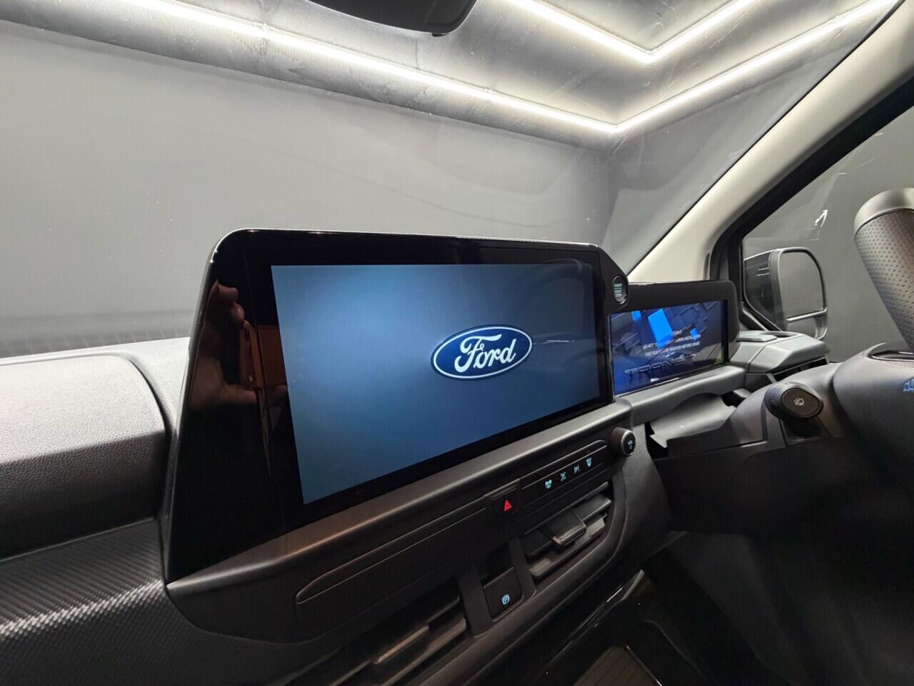 Ford Transit Custom view 38