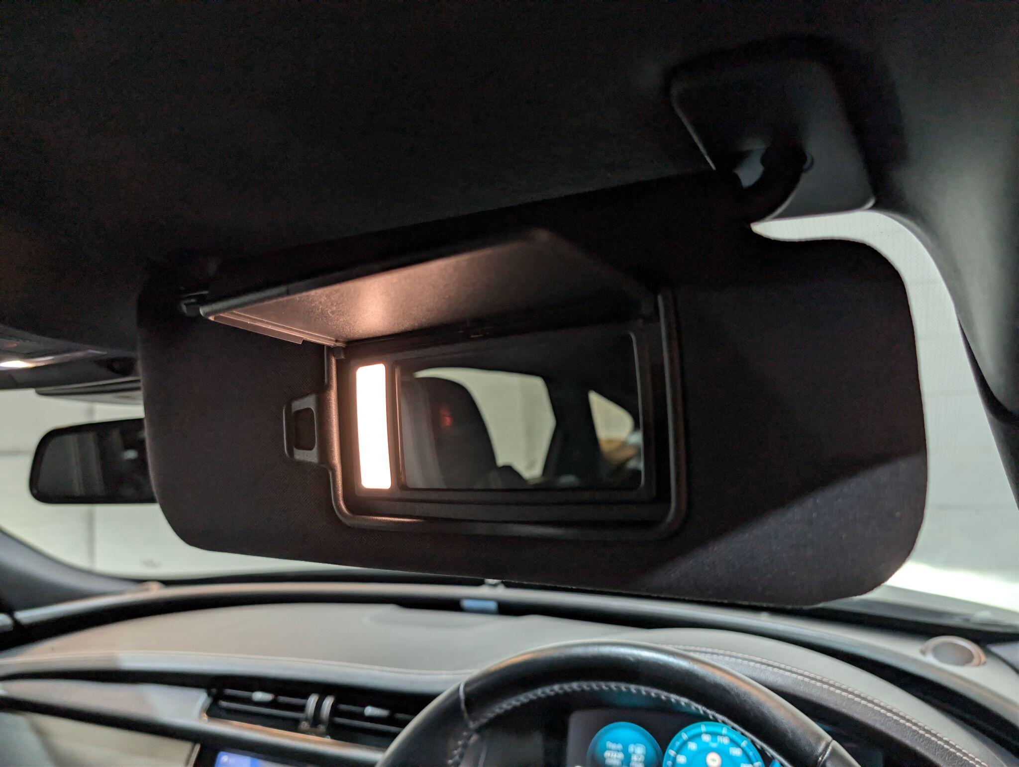 Jaguar XF view 12