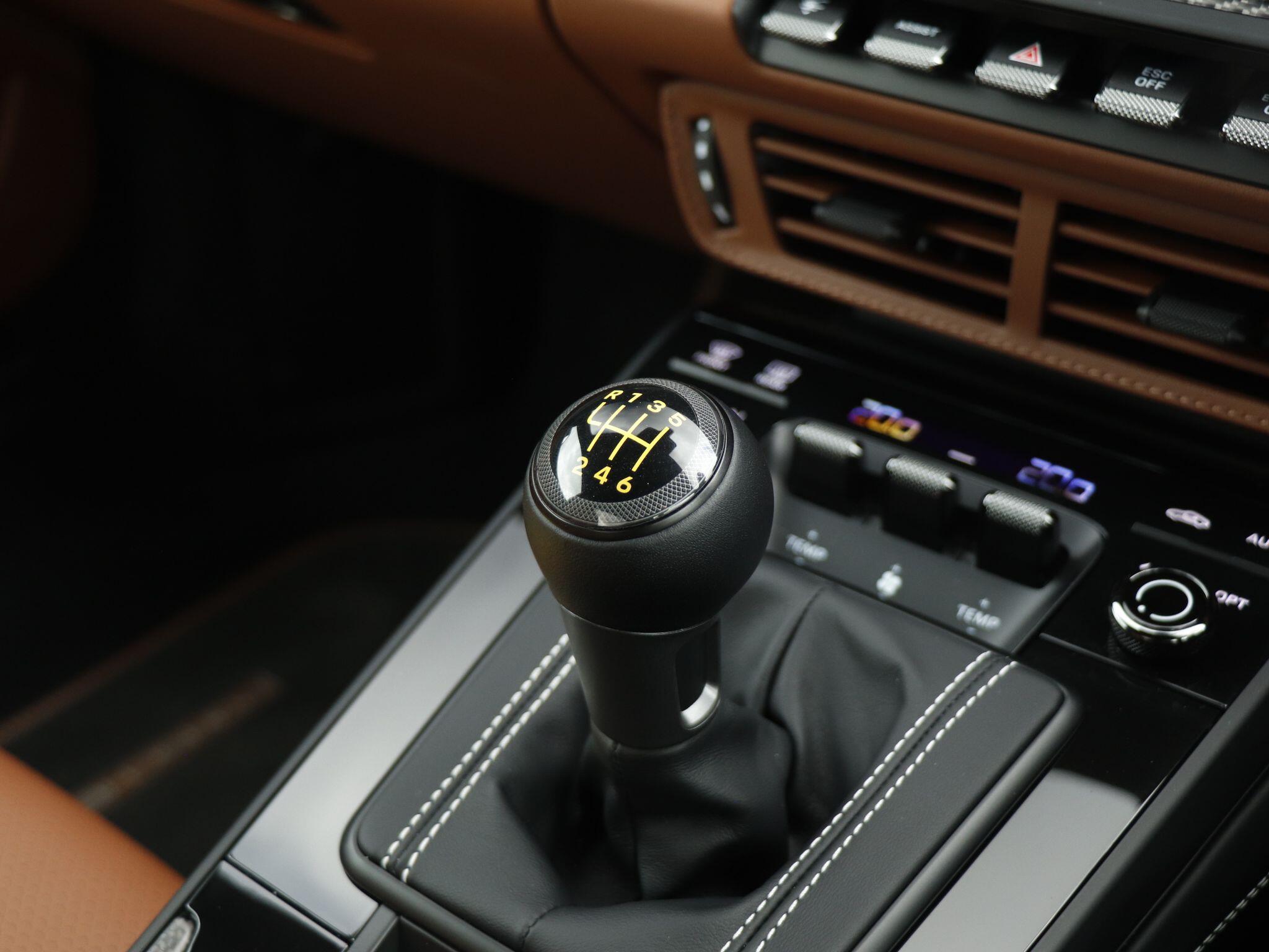 Porsche 911 view 17