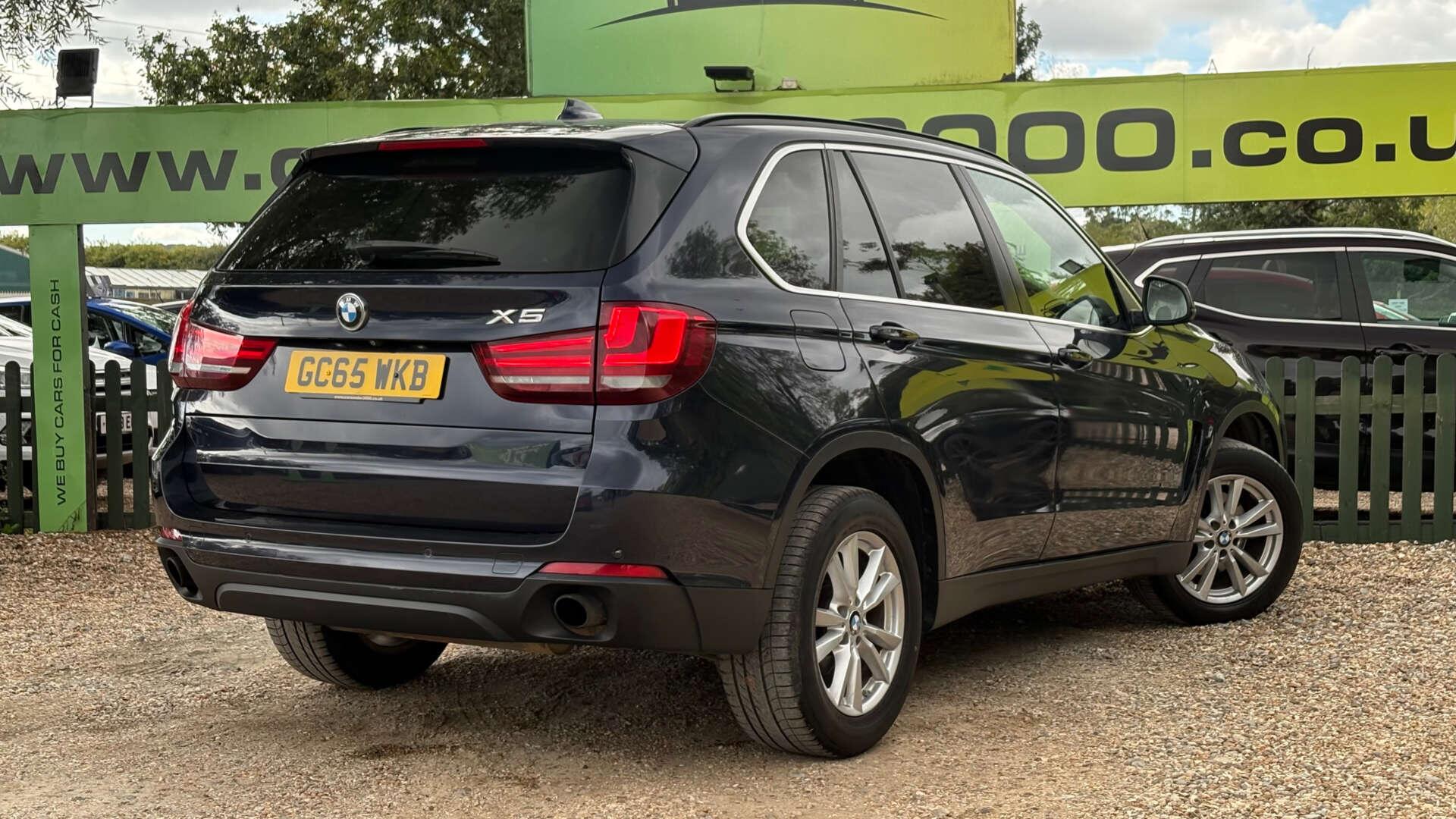 BMW X5 view 8