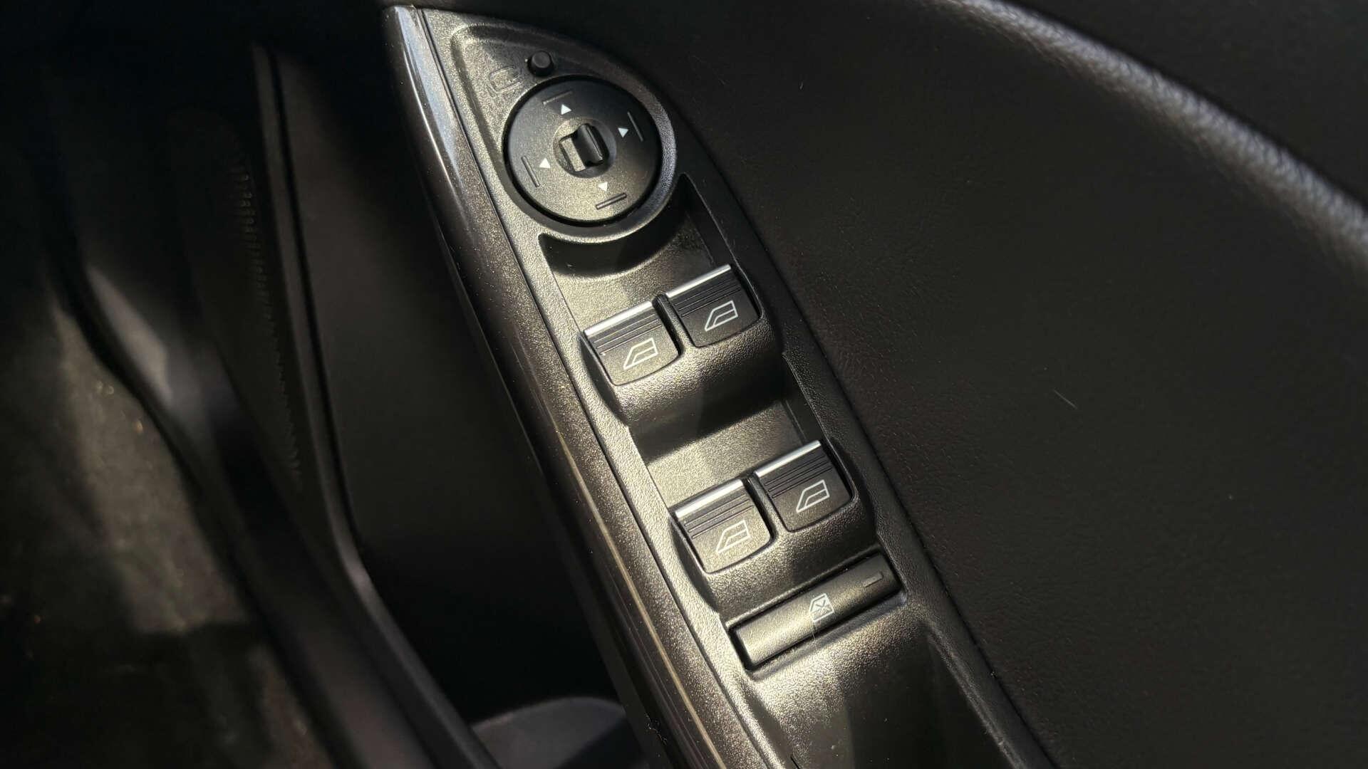 Ford Focus view 22