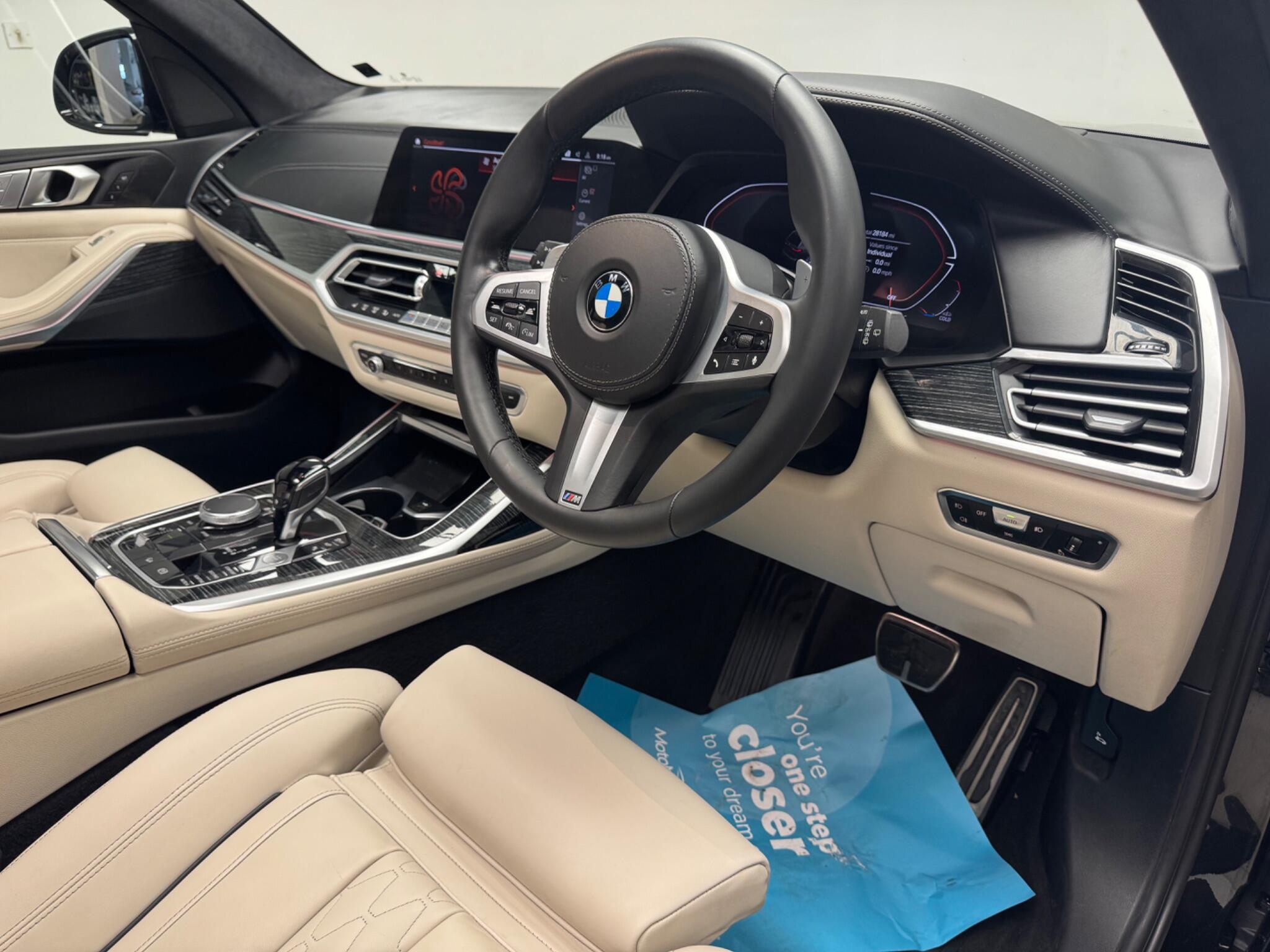 BMW X7 view 7