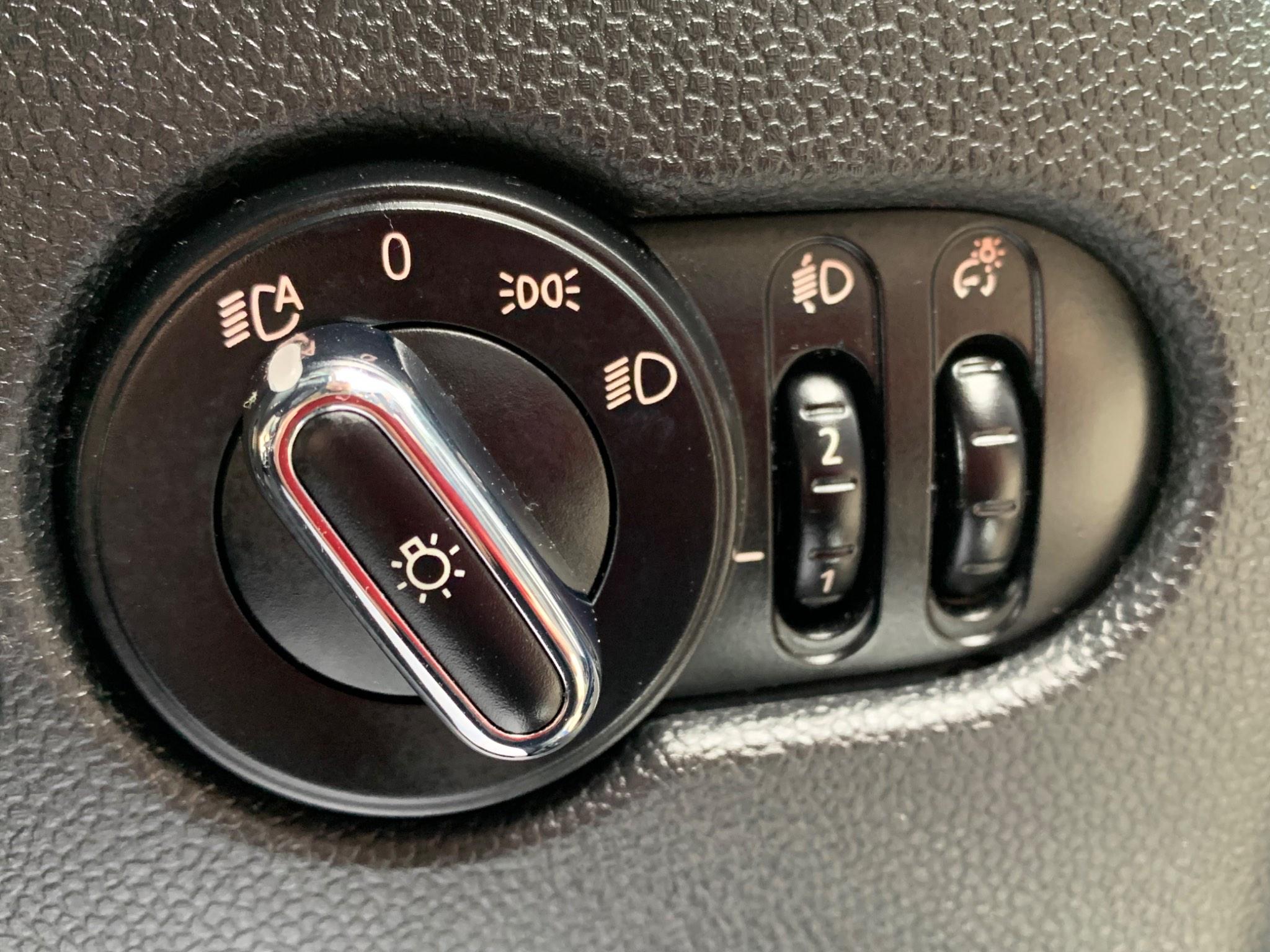 Mini Hatch view 31