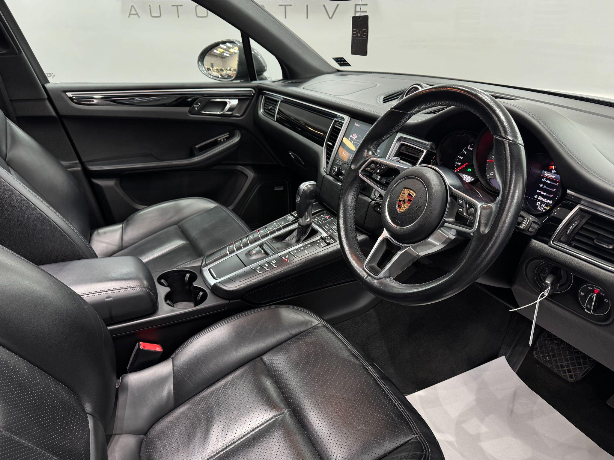 Porsche Macan view 26