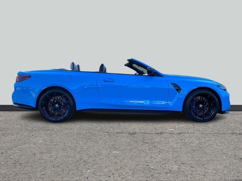 BMW M4 view 3