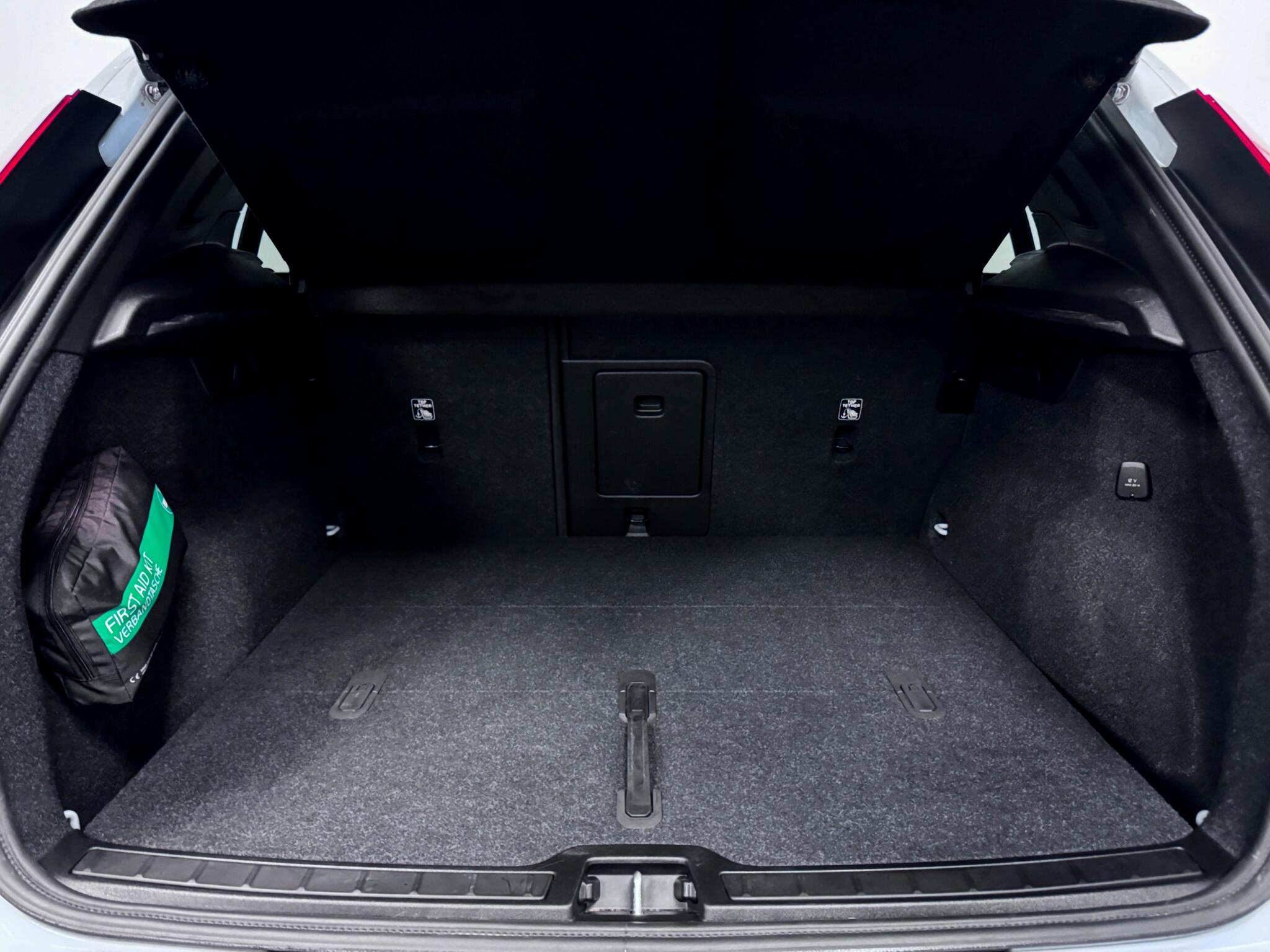 Volvo XC40 view 31