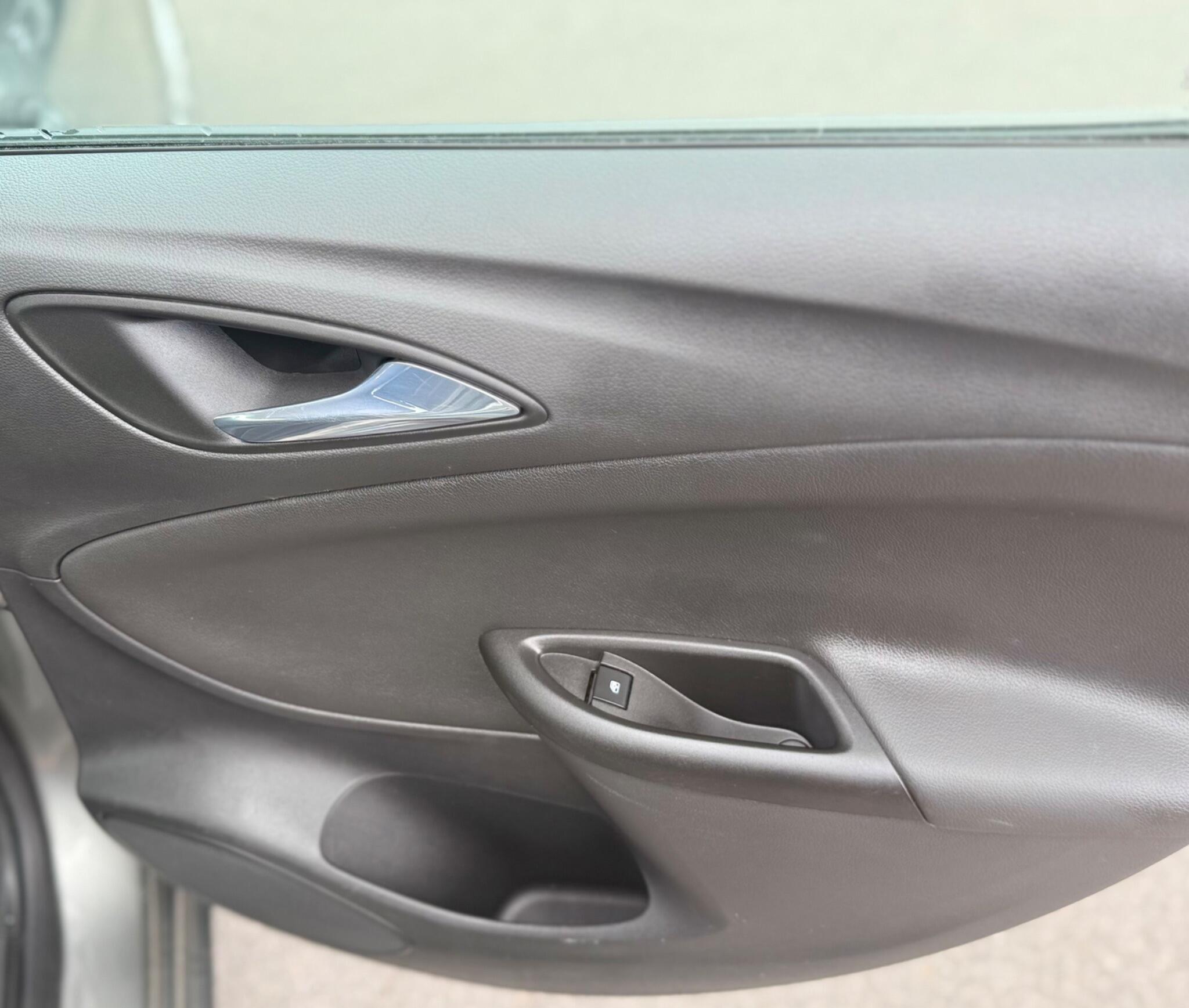 Vauxhall Astra view 19