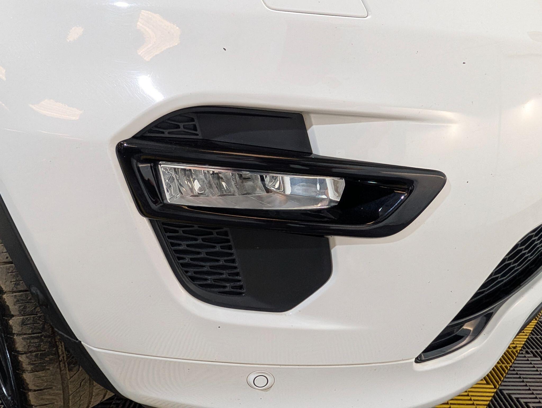 Land Rover Discovery Sport view 77