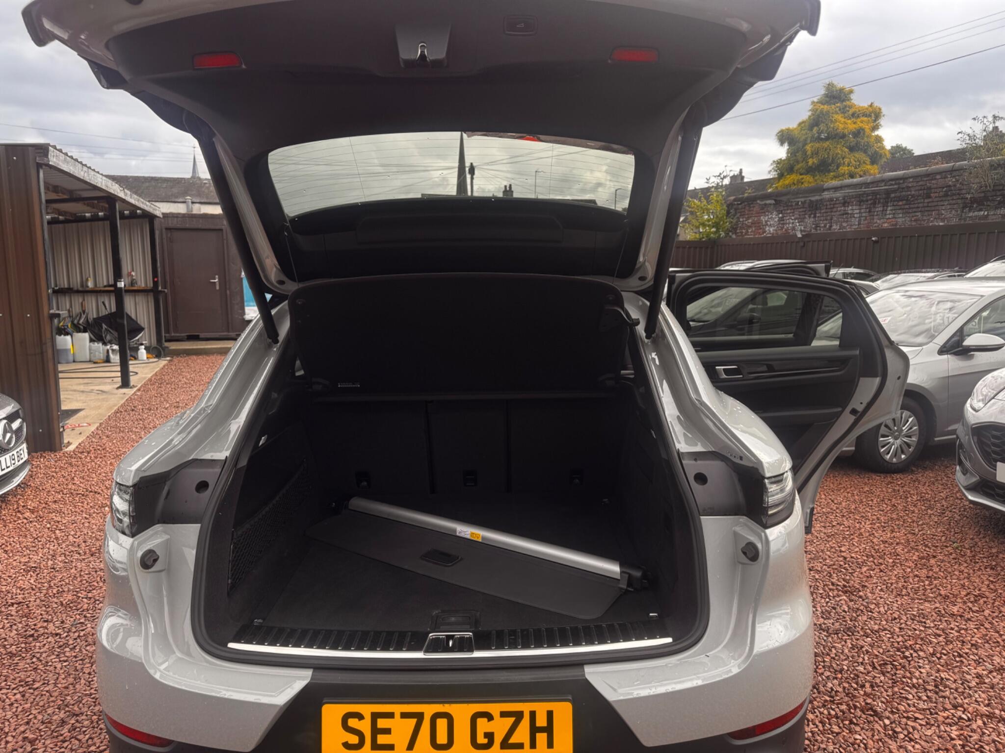 Porsche Cayenne view 54