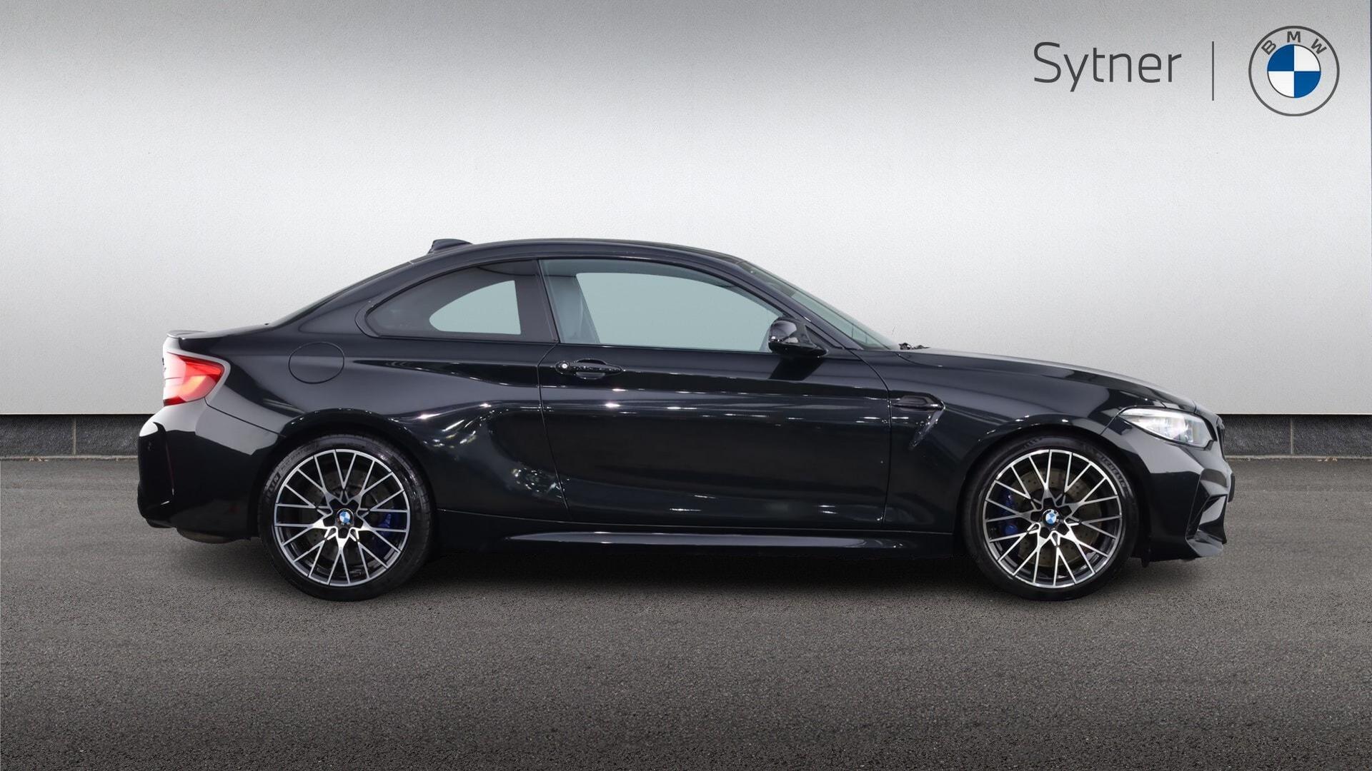 BMW M2 view 3