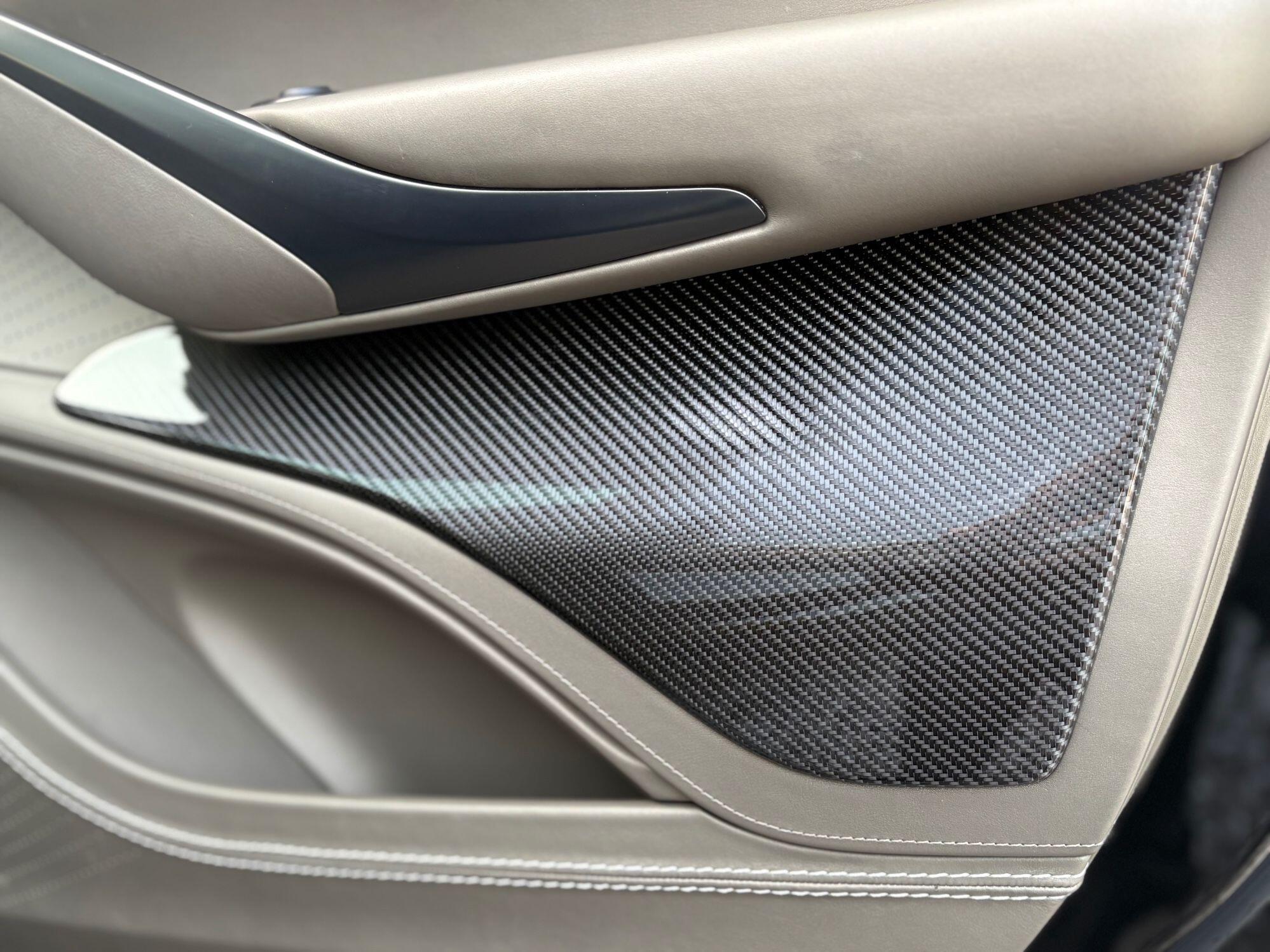 Aston Martin DBX view 22