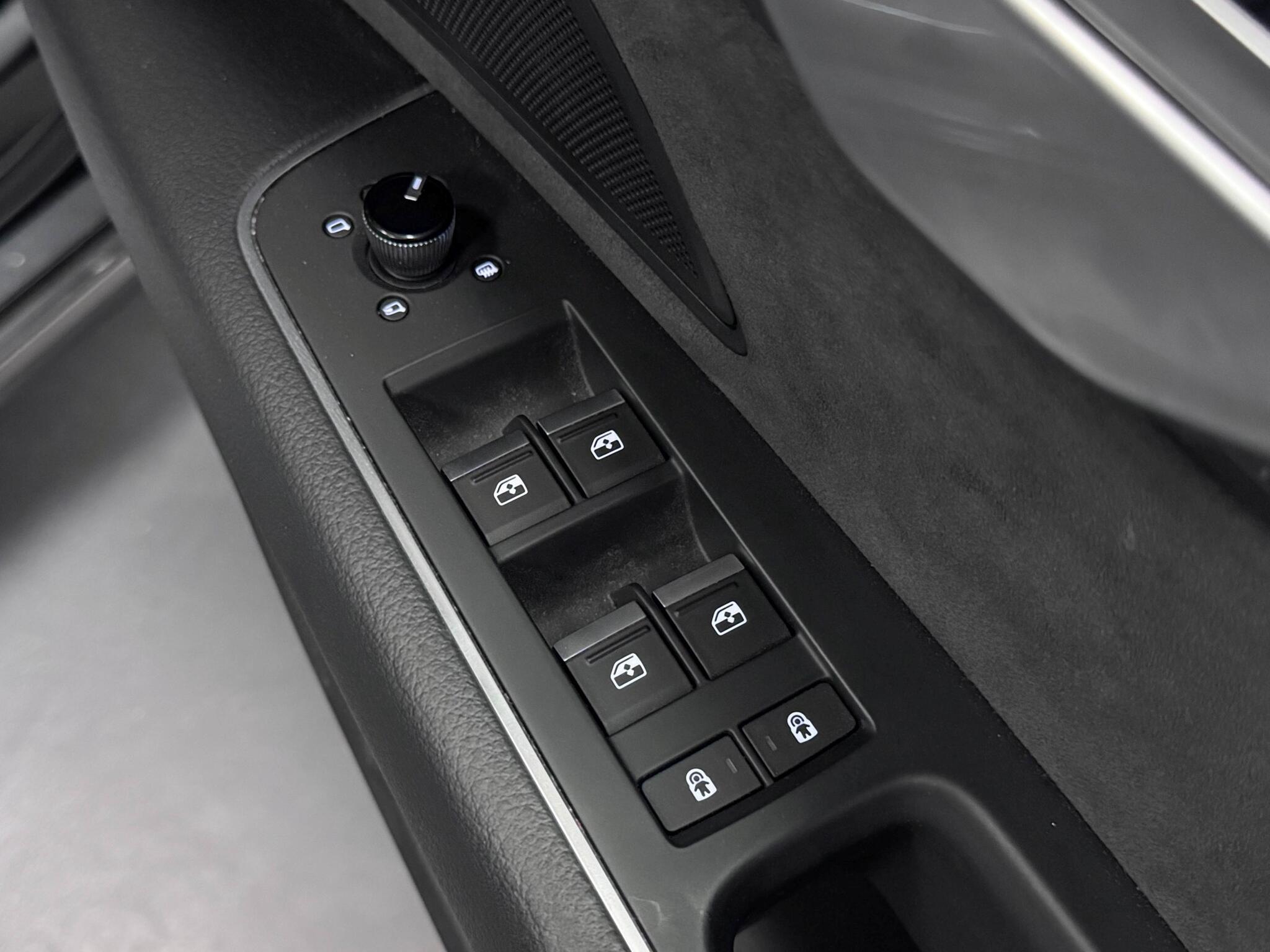 Audi A8 view 18