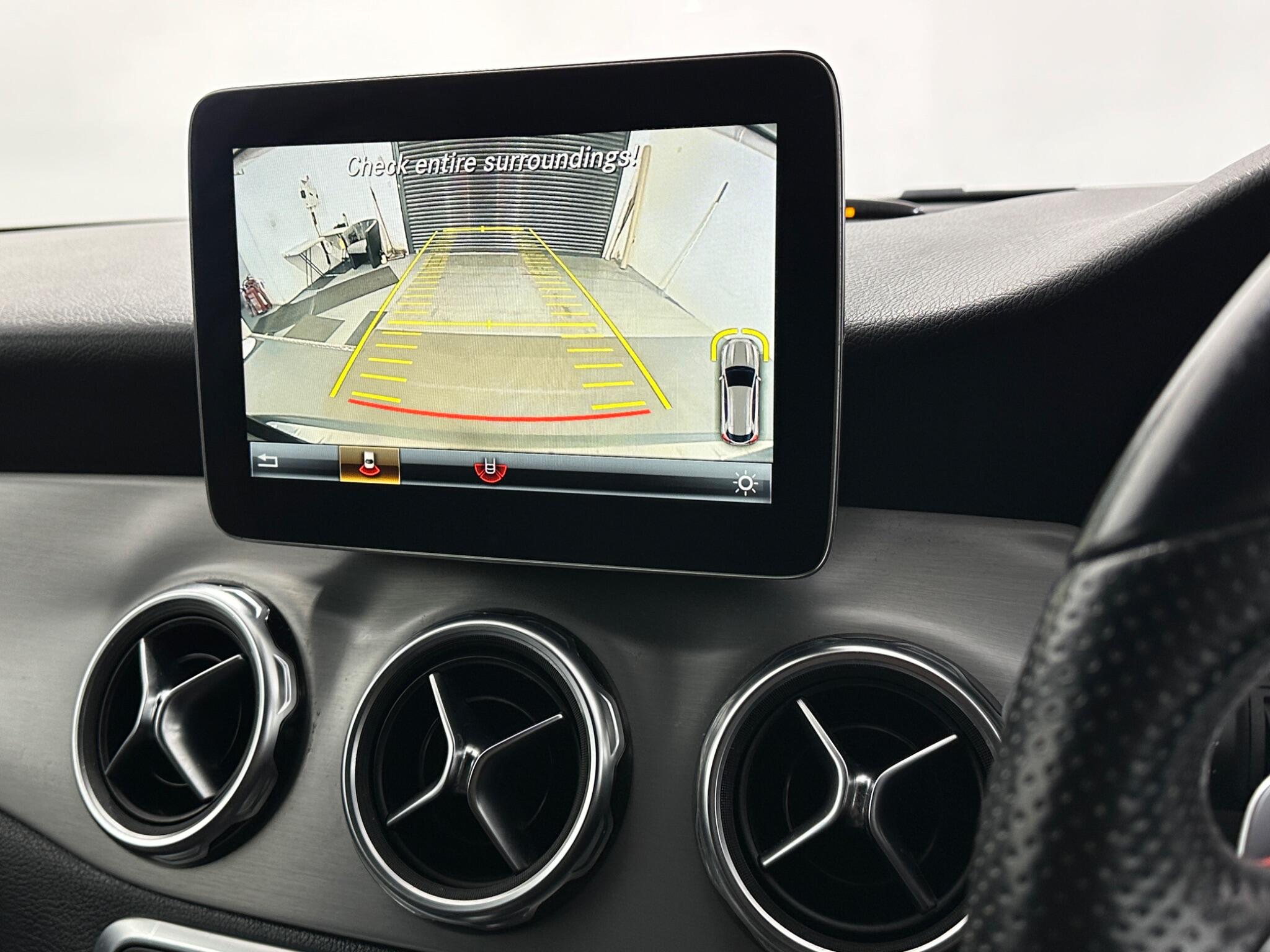Mercedes-Benz Gla view 23