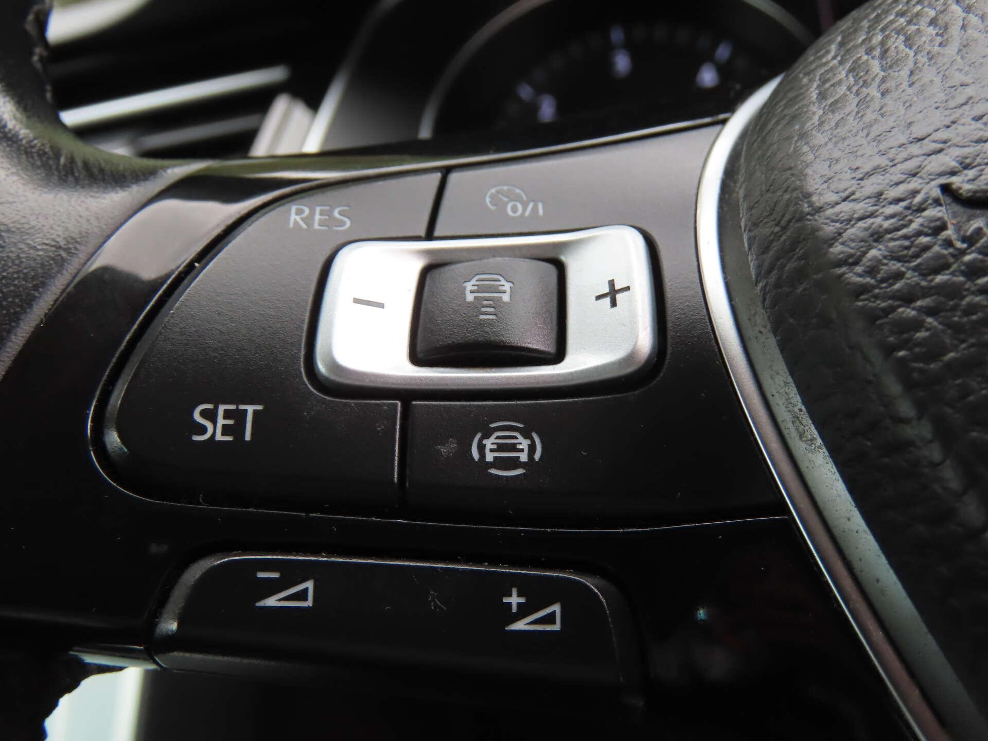 Volkswagen Passat view 15