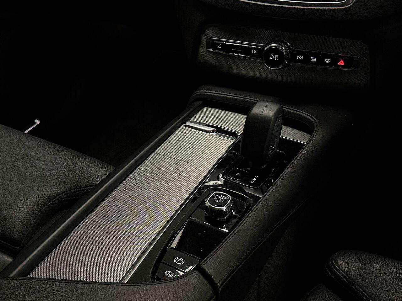 Volvo XC90 view 21
