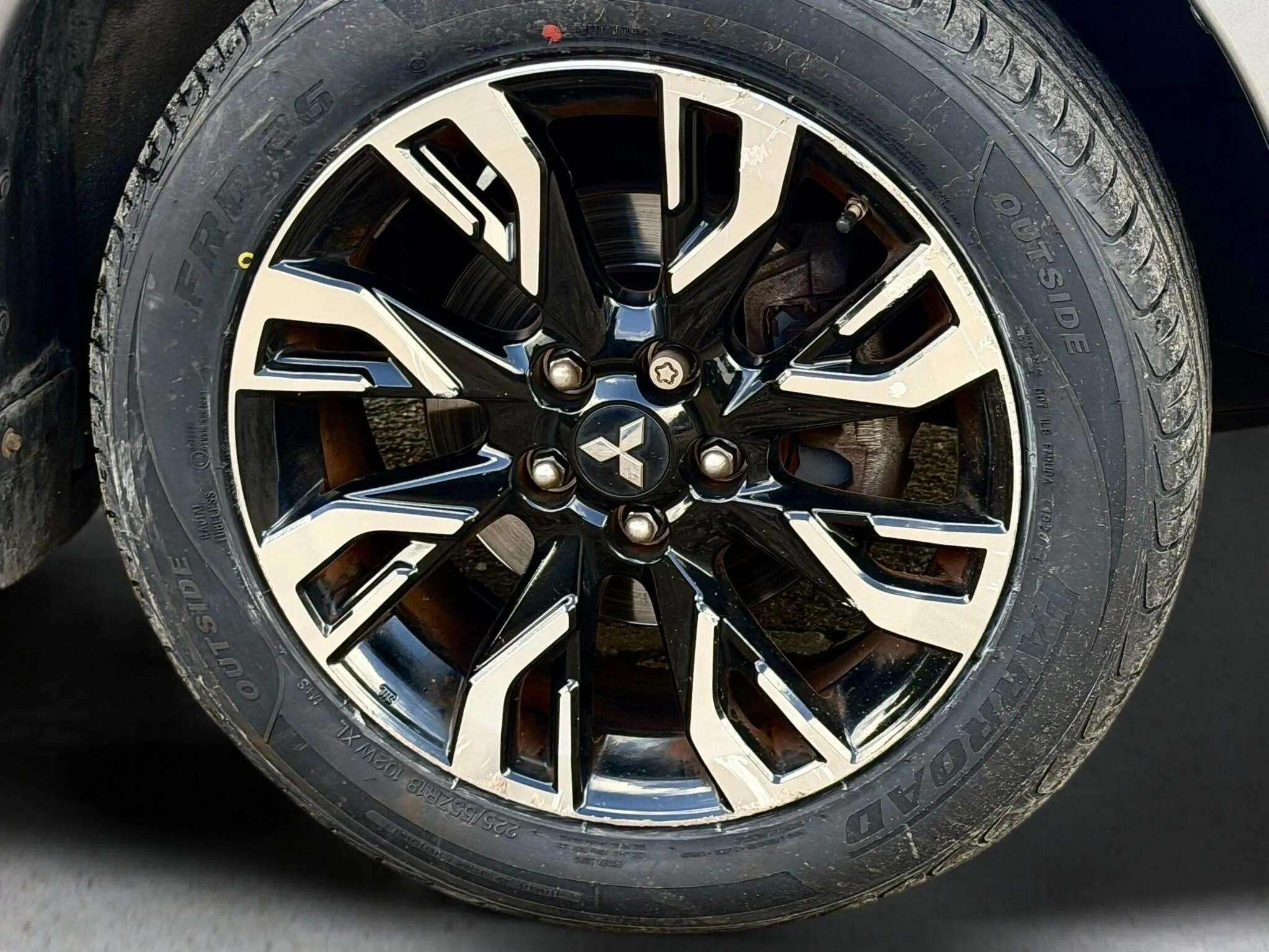 Mitsubishi Outlander view 67