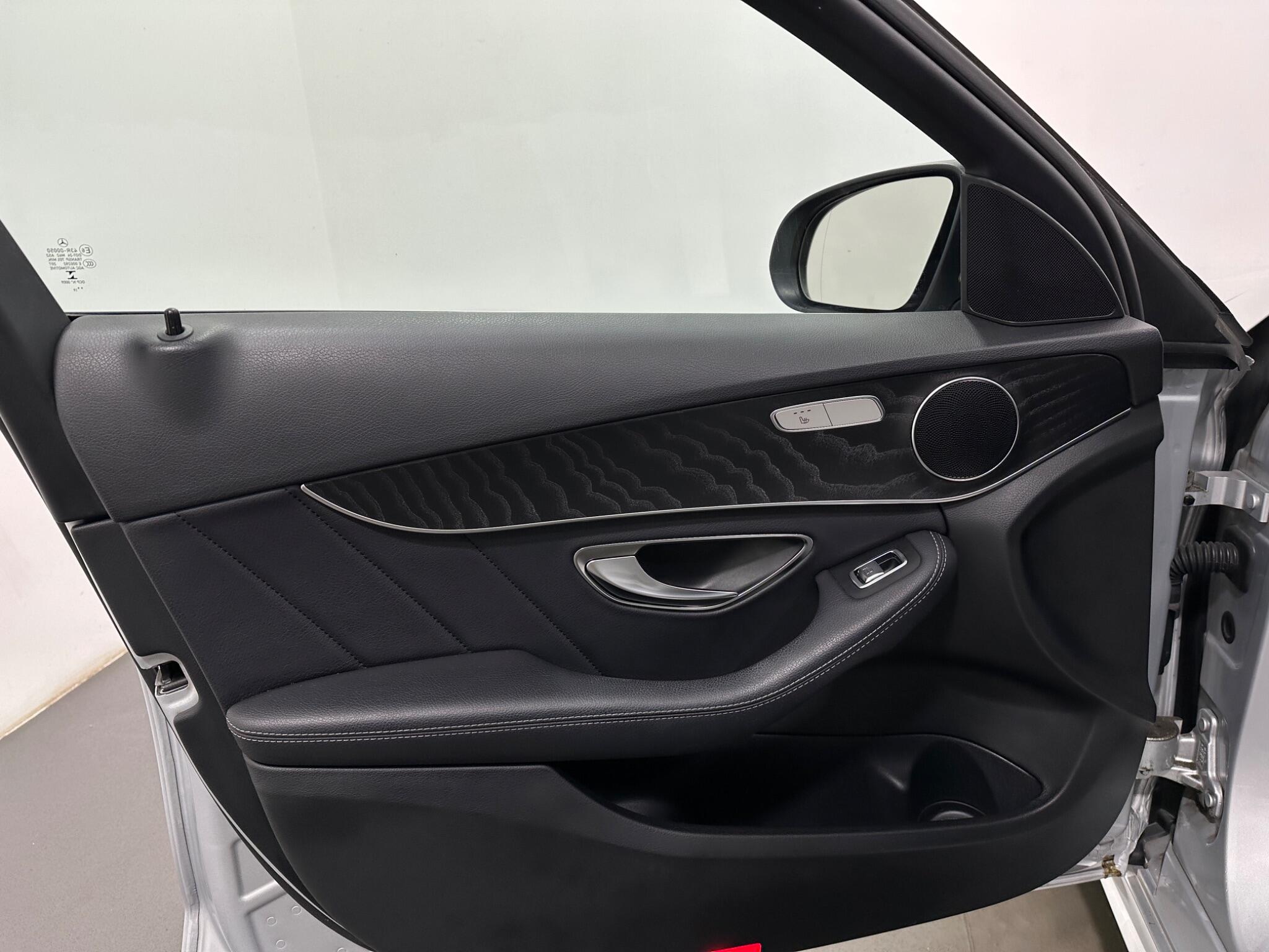 Mercedes-Benz C-Class view 39
