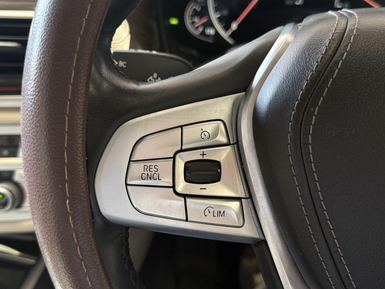 BMW 7 Series view 38
