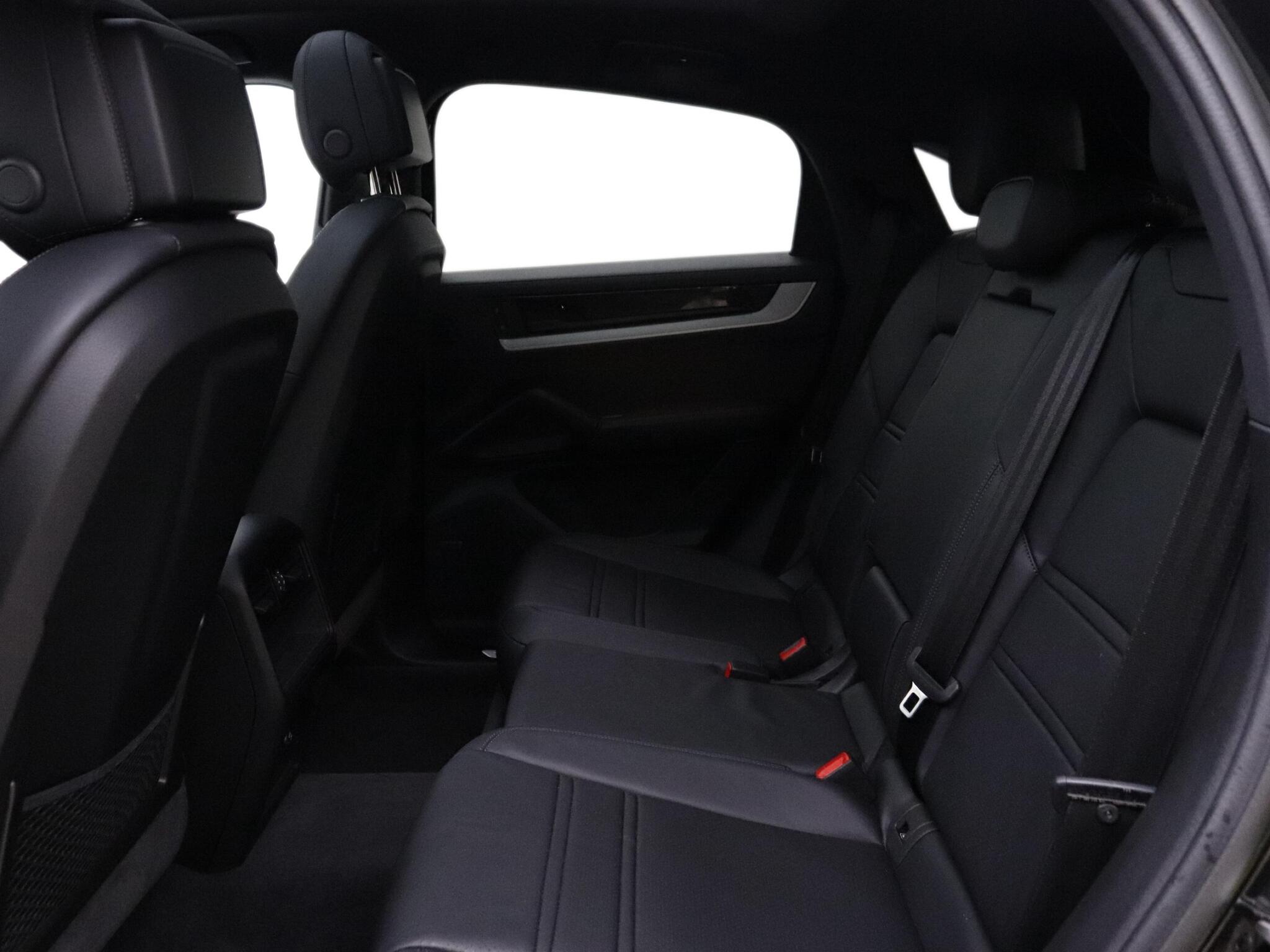 Porsche Cayenne view 18